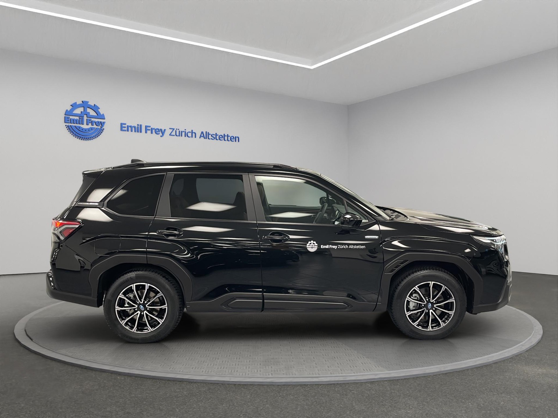SUBARU Forester Station 2.0i e-Boxer Luxury-showroom-element-3