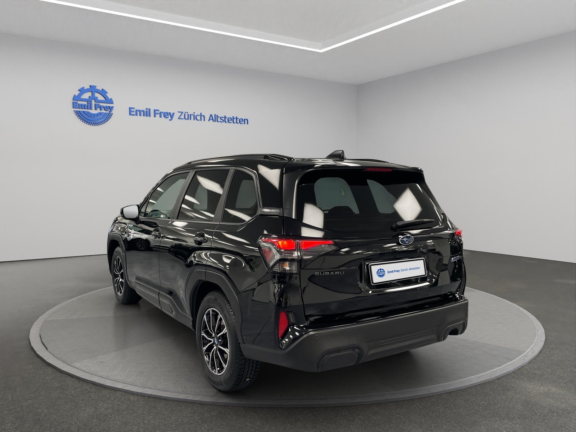 SUBARU Forester Station 2.0i e-Boxer Luxury-showroom-element-1