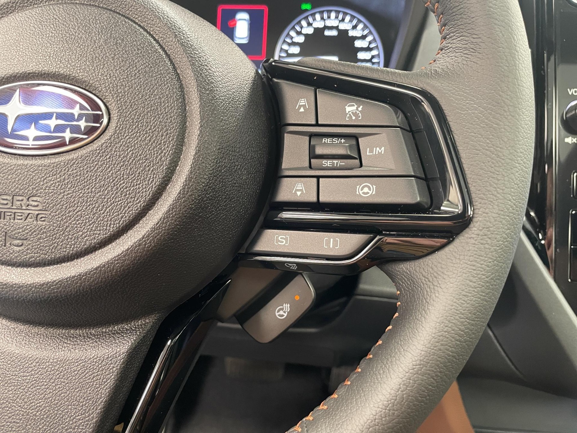 SUBARU Forester Station 2.0i e-Boxer Luxury-image-12