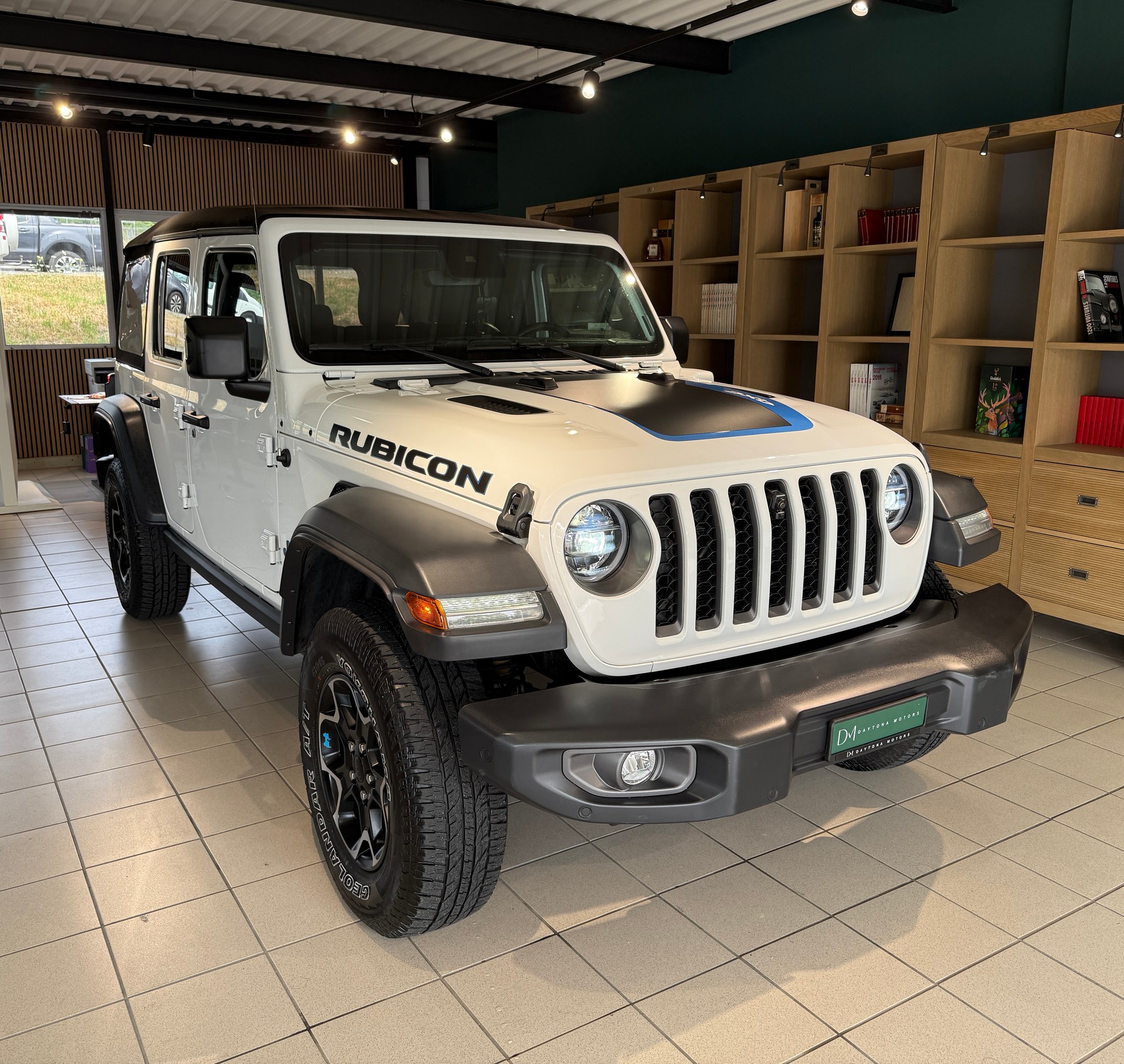 JEEP Wrangler 2.0 PHEV Unlimited Rubicon Automatic Soft Top-image-2