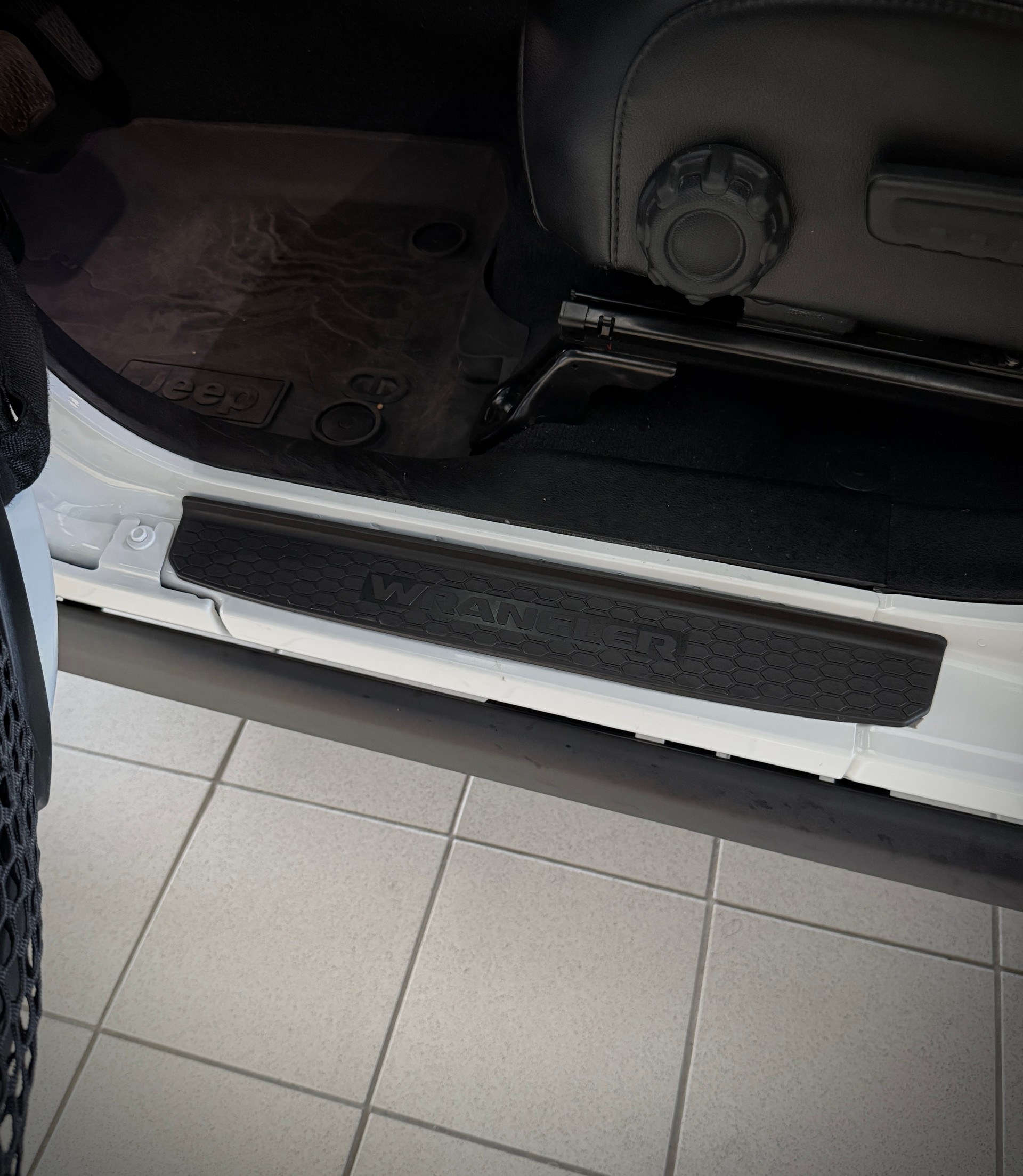 JEEP Wrangler 2.0 PHEV Unlimited Rubicon Automatic Soft Top-image-14