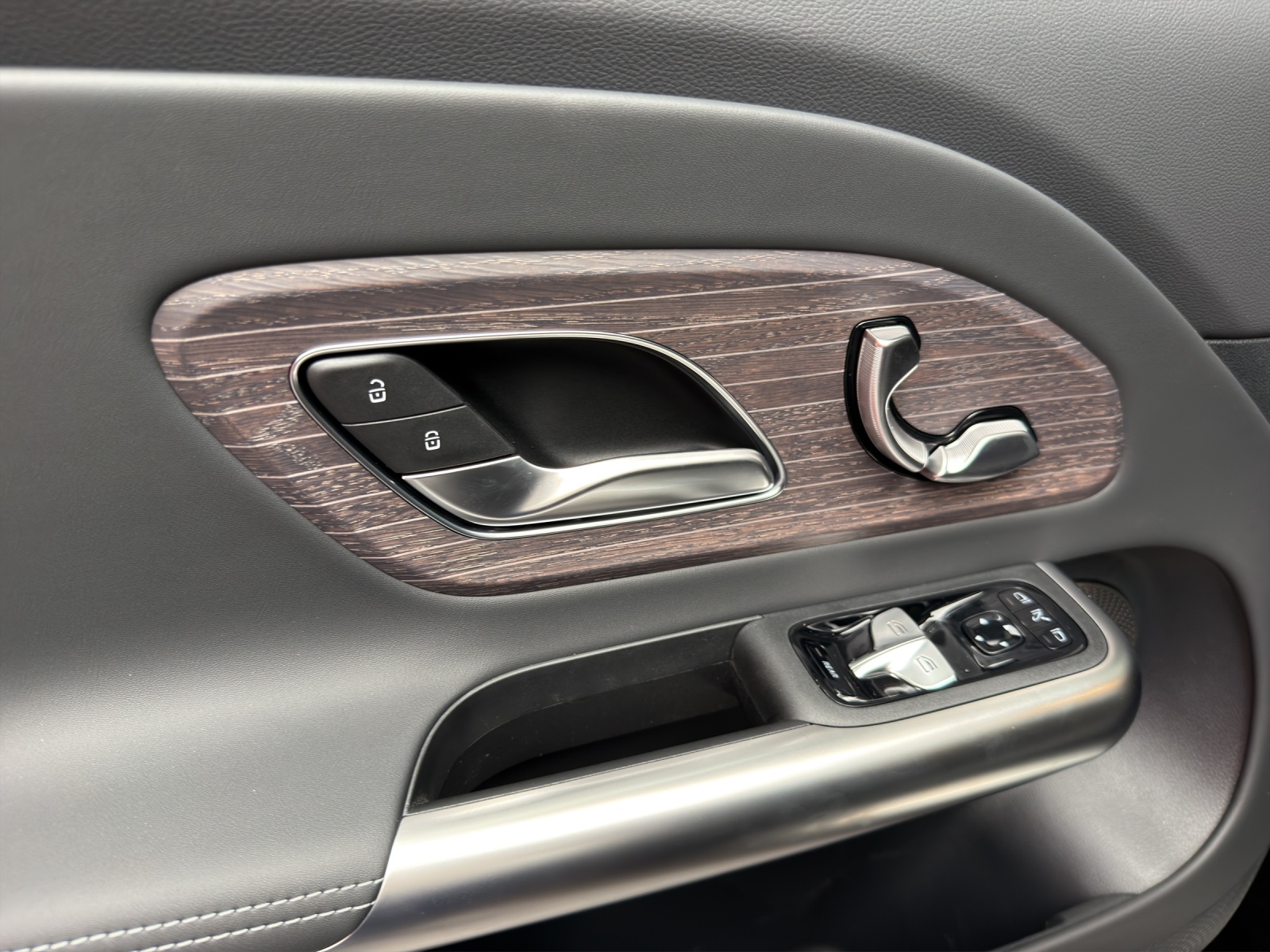 MERCEDES-BENZ GLB 220 4MATIC-image-11