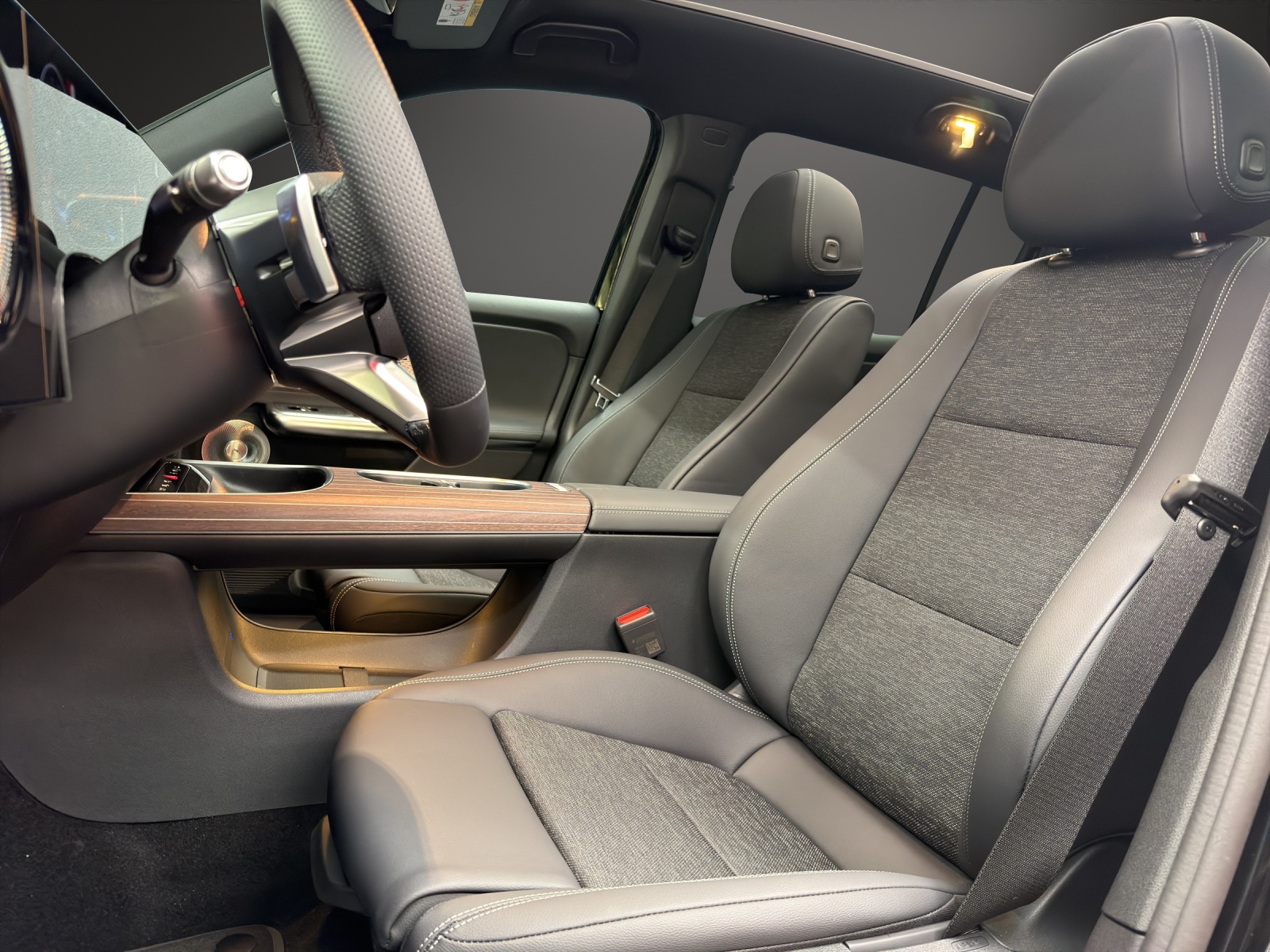 MERCEDES-BENZ GLB 220 4MATIC-image-8