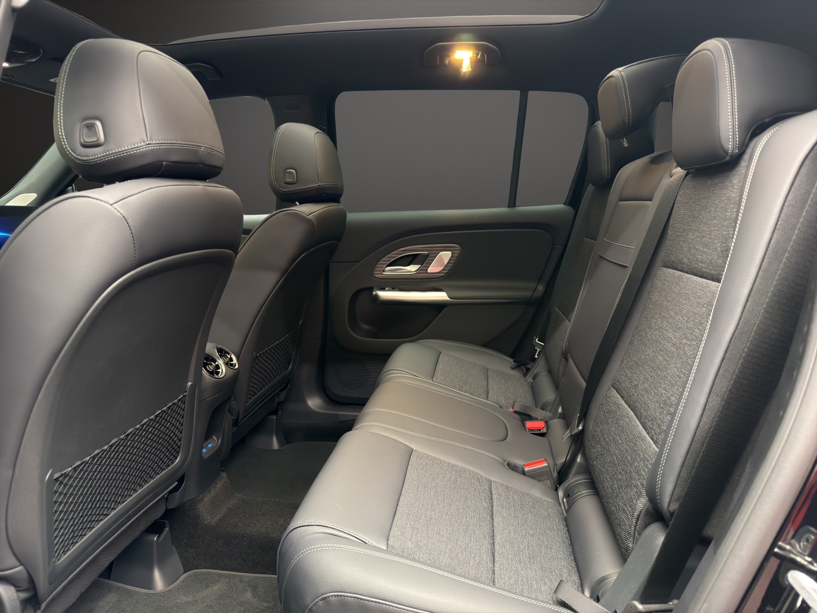 MERCEDES-BENZ GLB 220 4MATIC-image-9