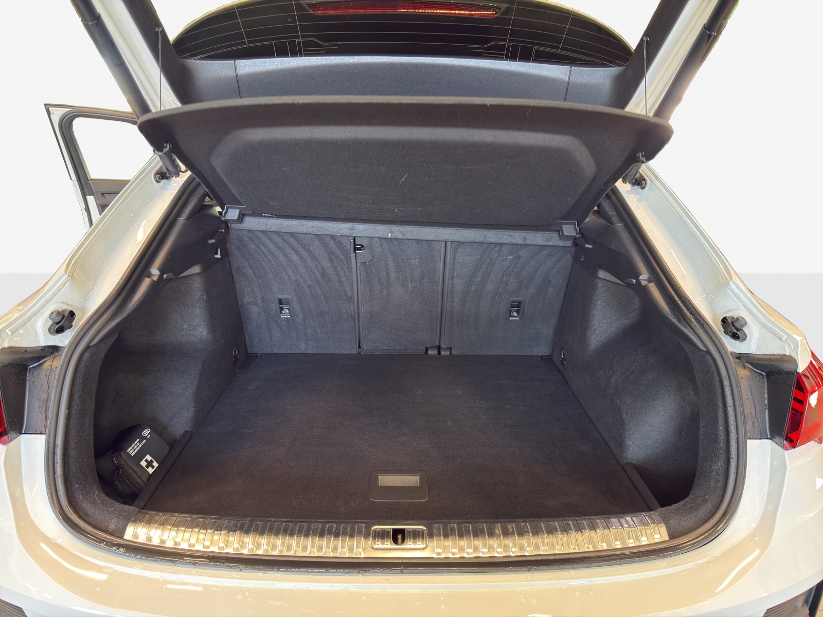 AUDI Q3 Sportback 35 TDI S line quattro S-tronic-image-12