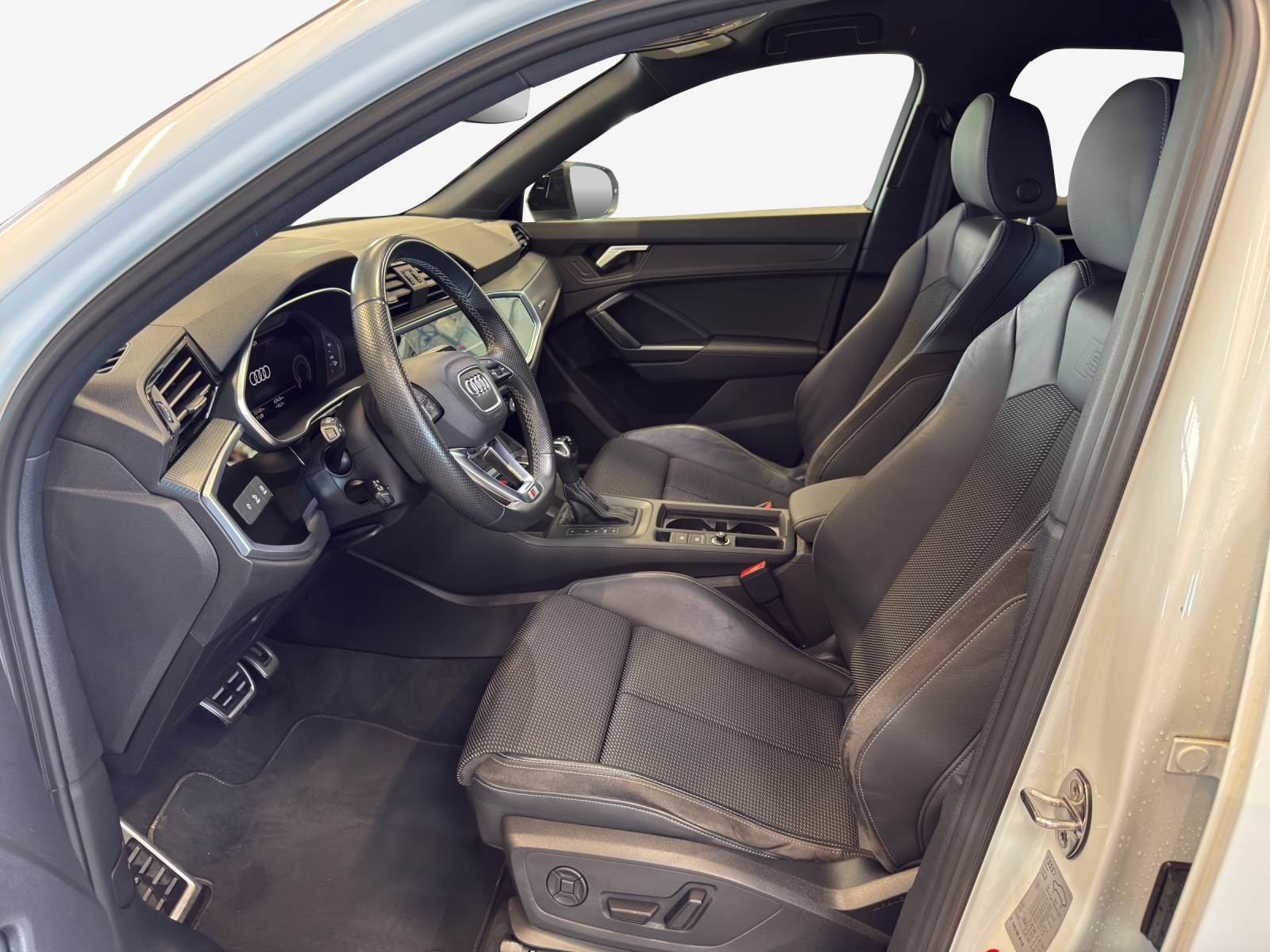 AUDI Q3 Sportback 35 TDI S line quattro S-tronic-image-7