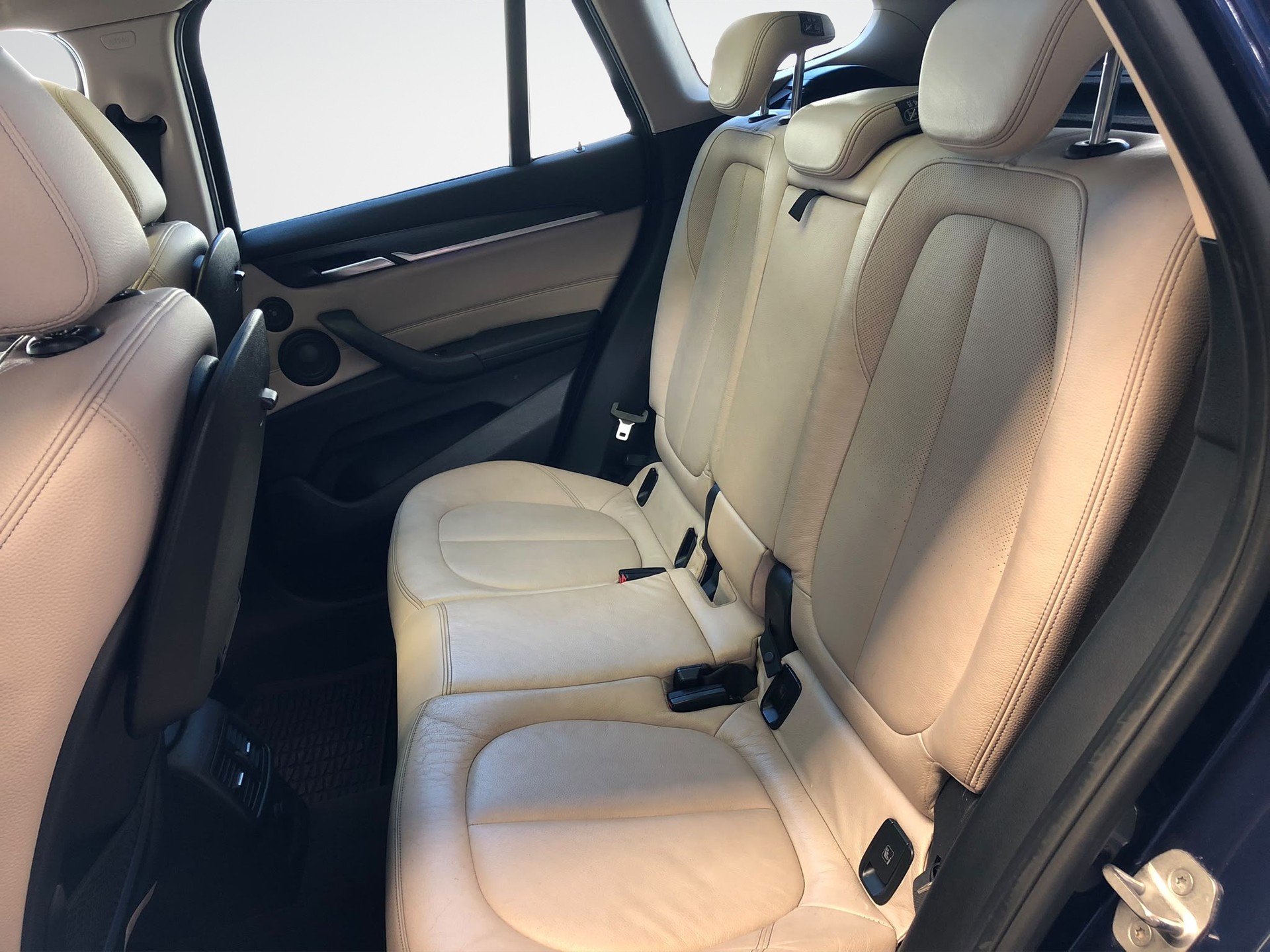 BMW X1 xDrive 20d-image-10