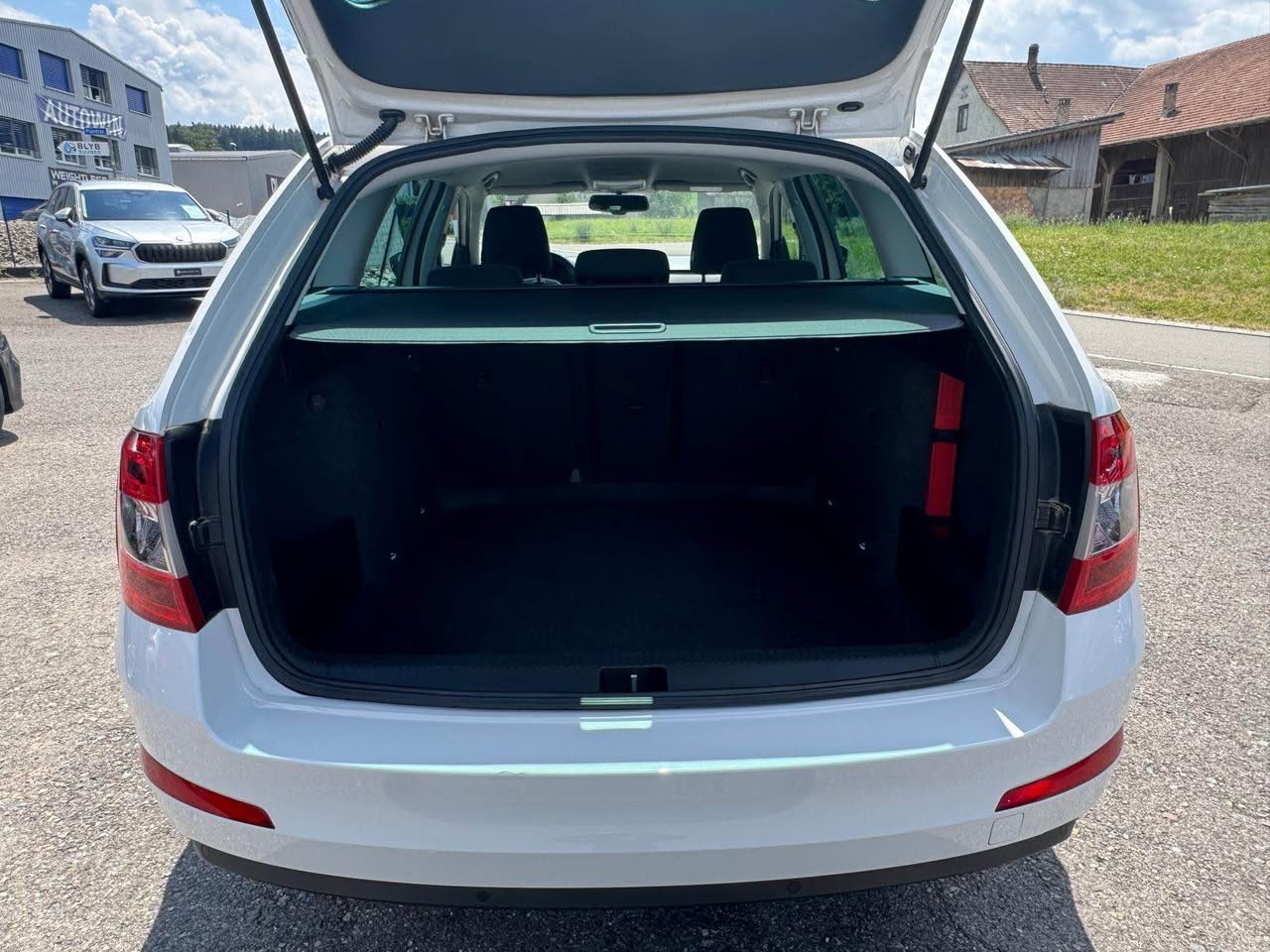 SKODA Octavia Combi 1.8 TSI Fresh 4x4 DSG-image-9