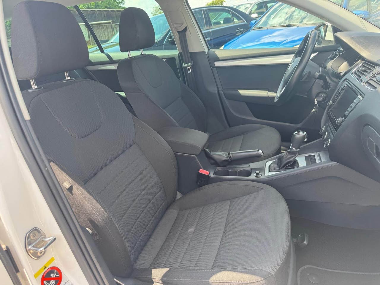 SKODA Octavia Combi 1.8 TSI Fresh 4x4 DSG-image-11