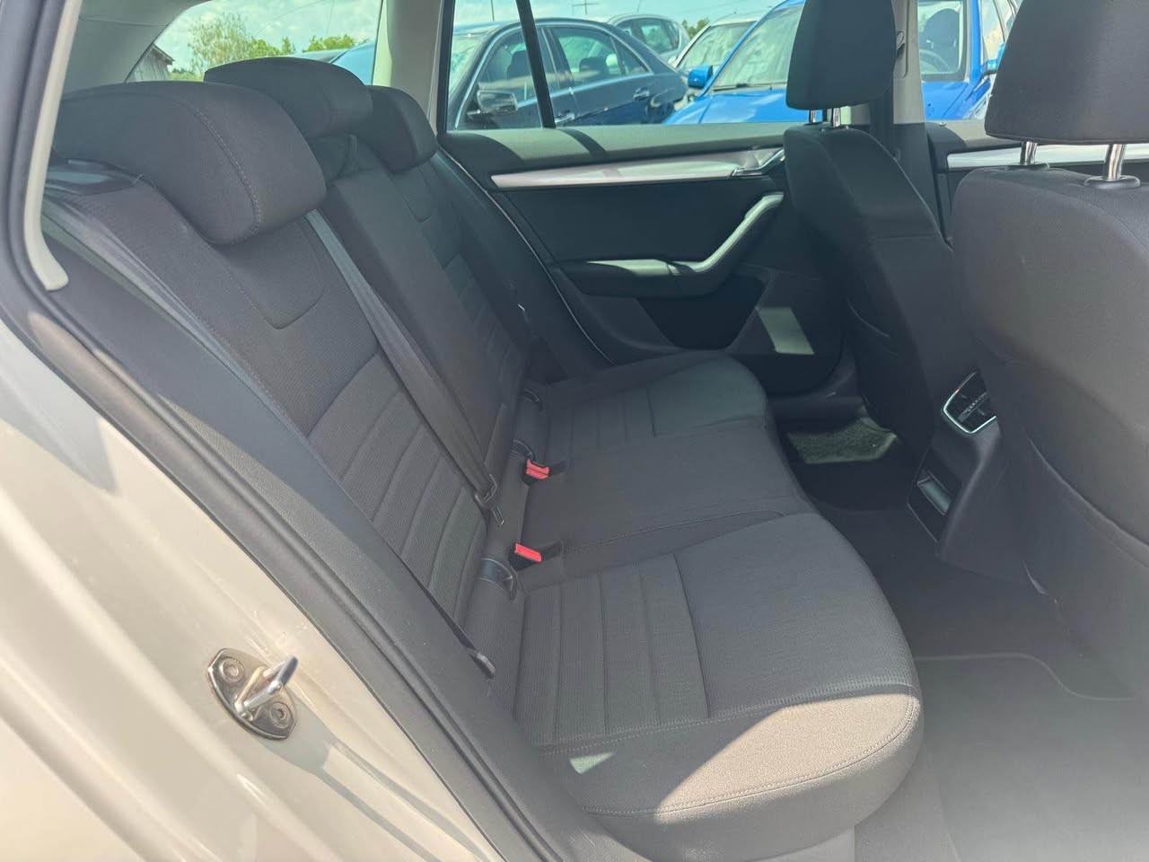 SKODA Octavia Combi 1.8 TSI Fresh 4x4 DSG-image-13