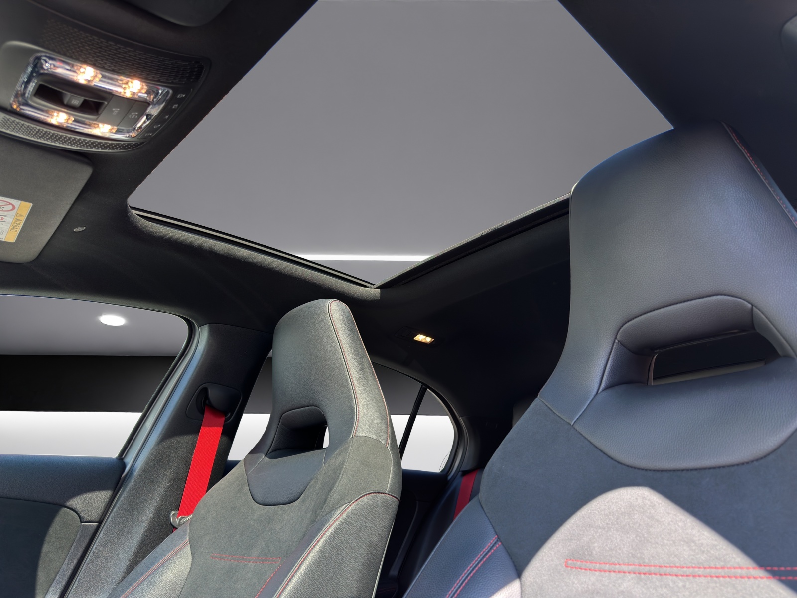 MERCEDES-BENZ A 35 AMG 4Matic-image-15