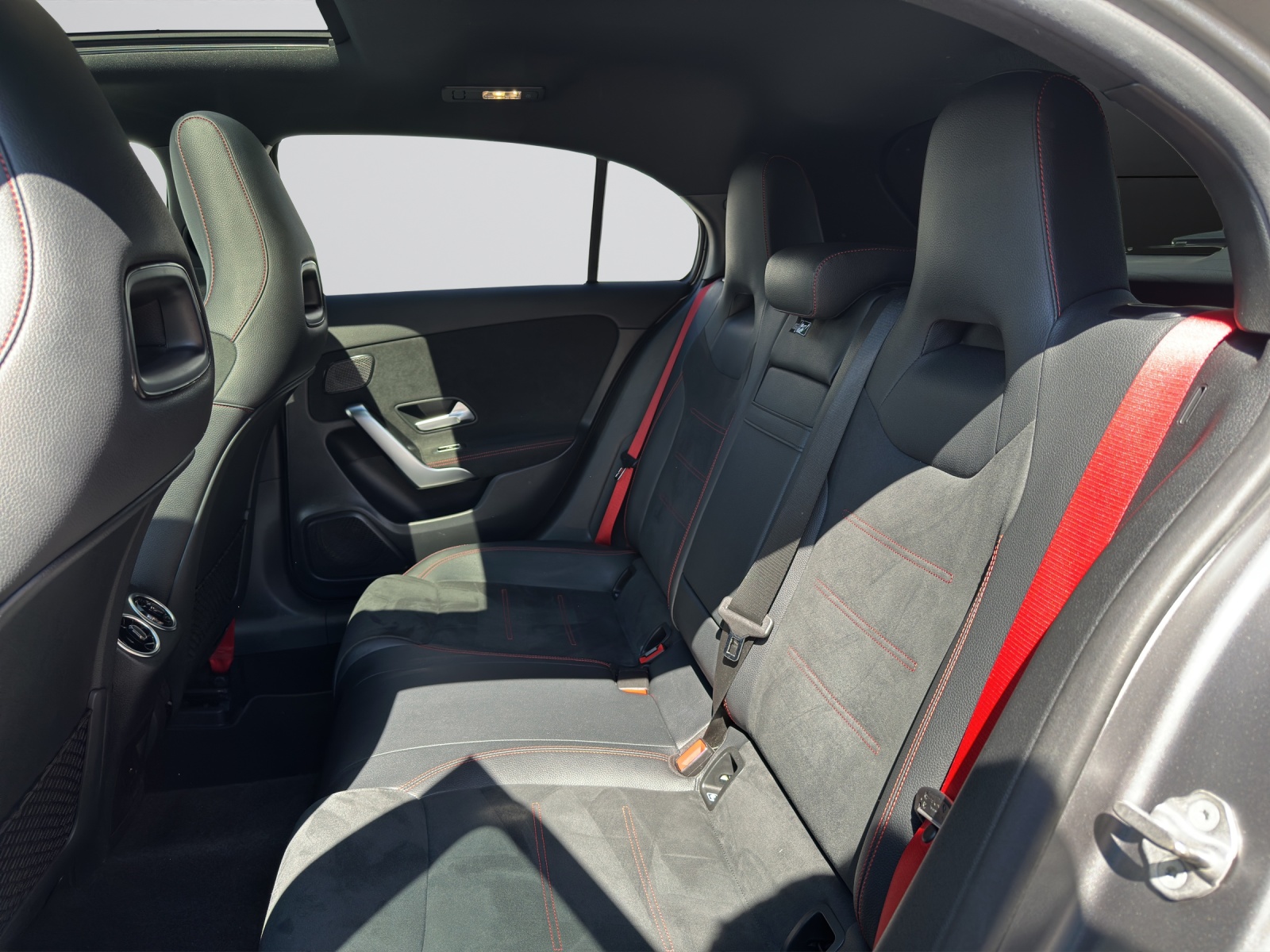 MERCEDES-BENZ A 35 AMG 4Matic-image-12