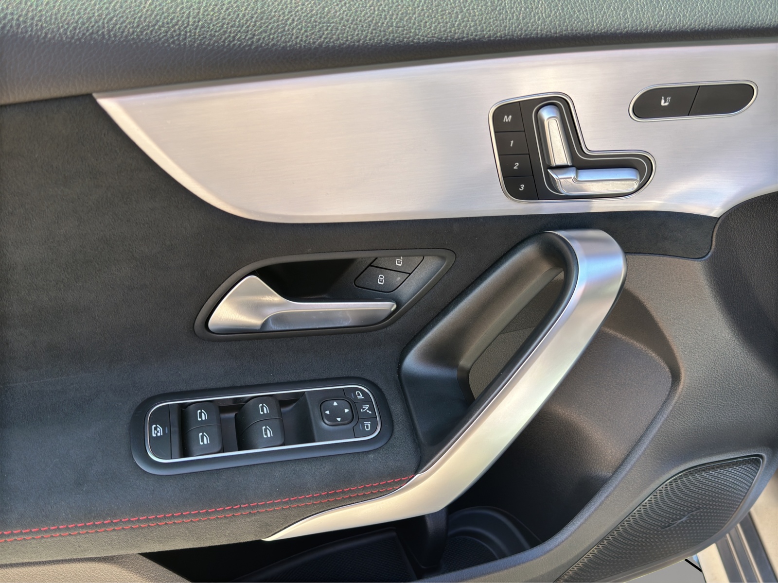 MERCEDES-BENZ A 35 AMG 4Matic-image-14