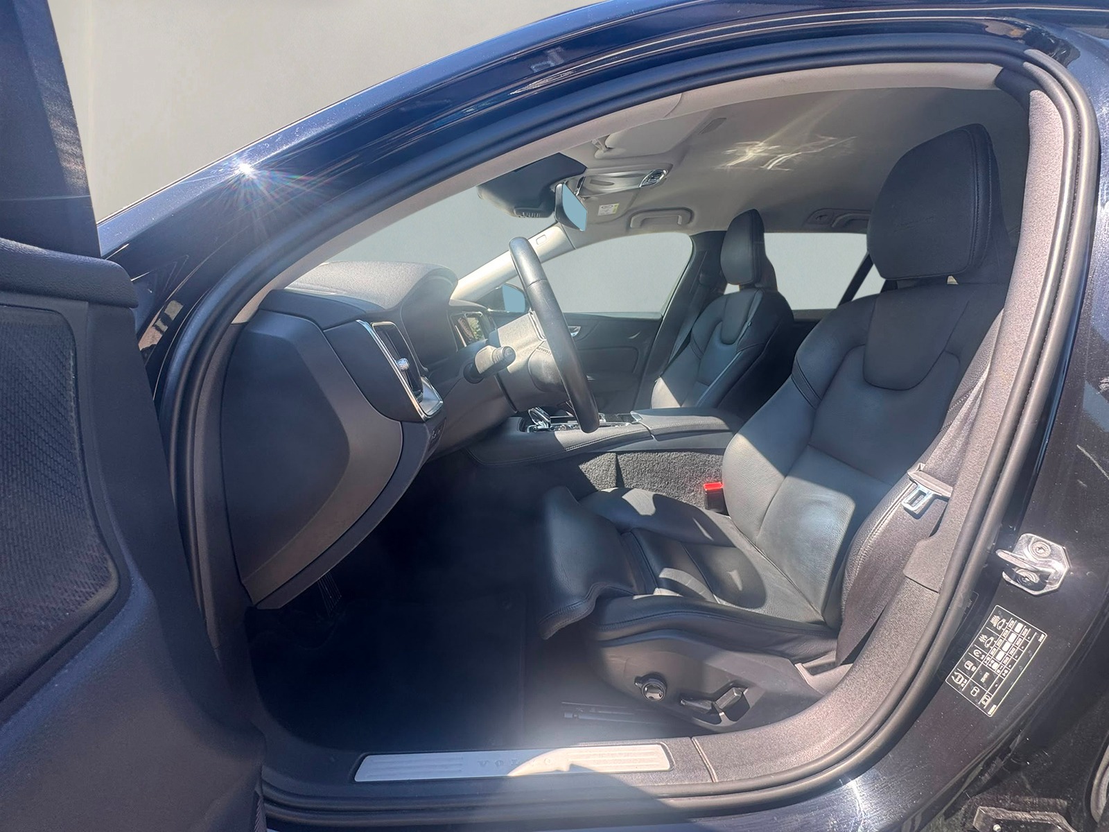 VOLVO V60 T6 eAWD Twin Engine Inscription Expression Geartronic-image-6