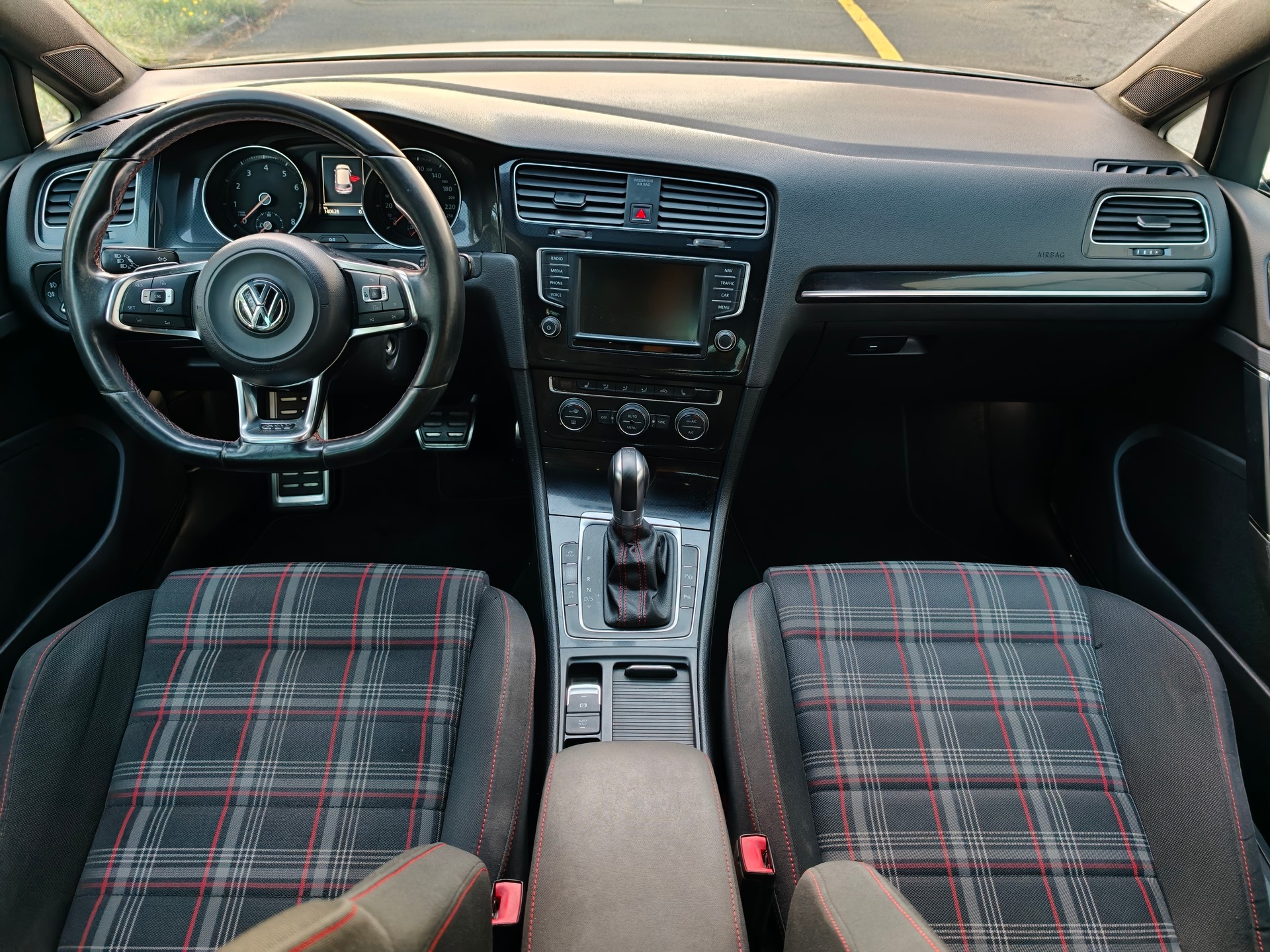 VW Golf 2.0 TSI GTI Performance DSG-image-6