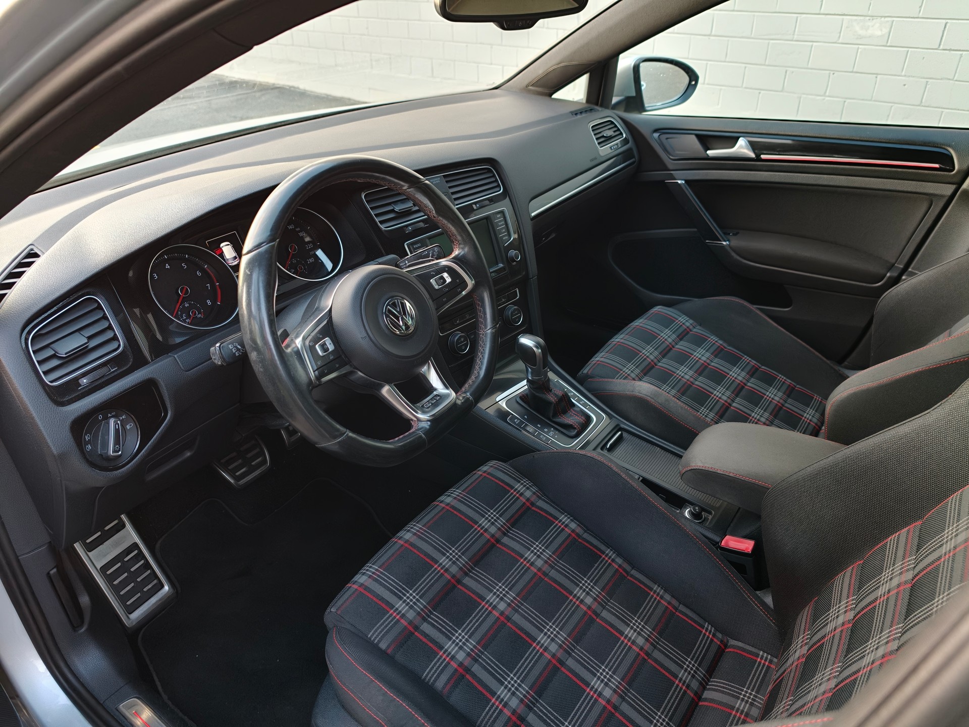 VW Golf 2.0 TSI GTI Performance DSG-image-8