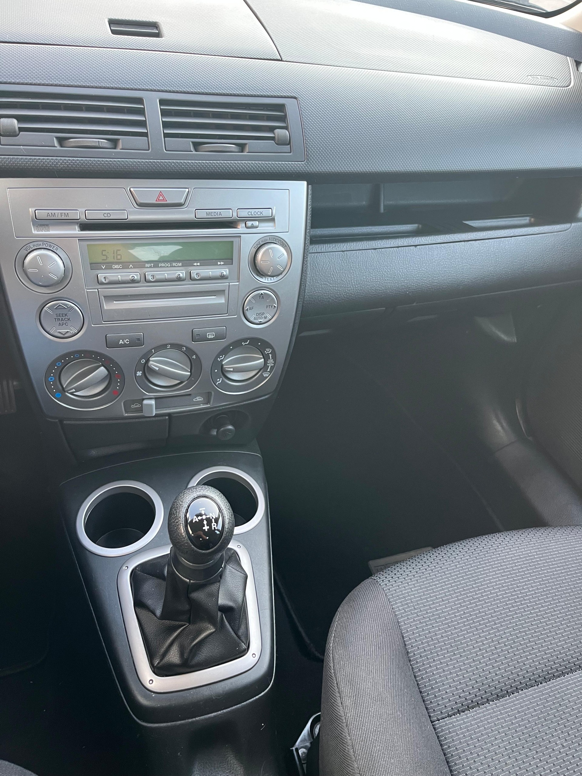 MAZDA 2 1.4i 16V Exclusive-image-8