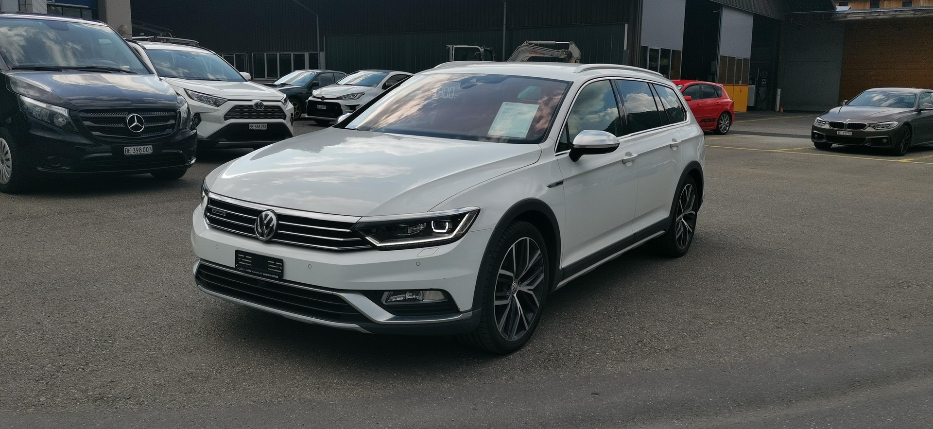 VW Passat Alltrack 2.0 TDI 240 SCR DSG 4motion-image-0