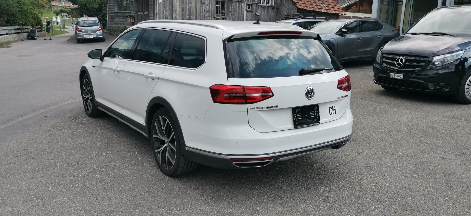 VW Passat Alltrack 2.0 TDI 240 SCR DSG 4motion-image-4