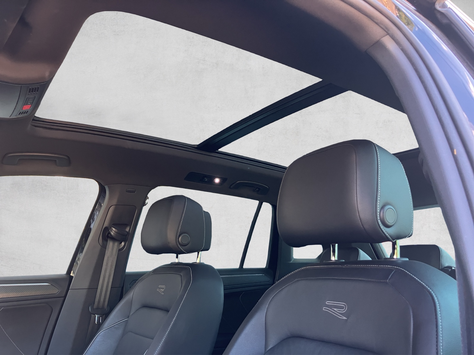 VW Tiguan 2.0TSI R-Line 4Motion DSG-image-6