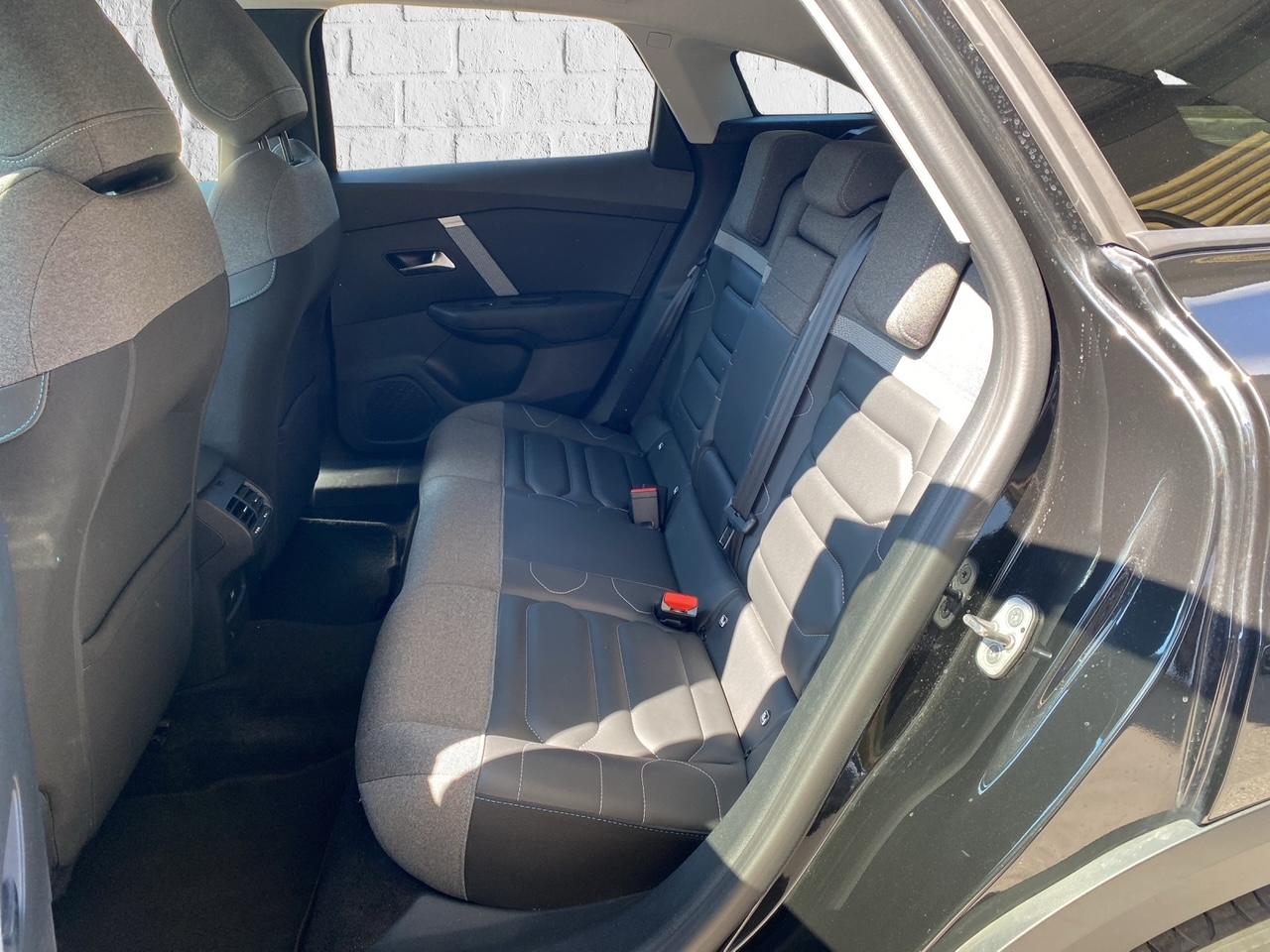 CITROEN C4 1.2 PureTech Shine-image-9