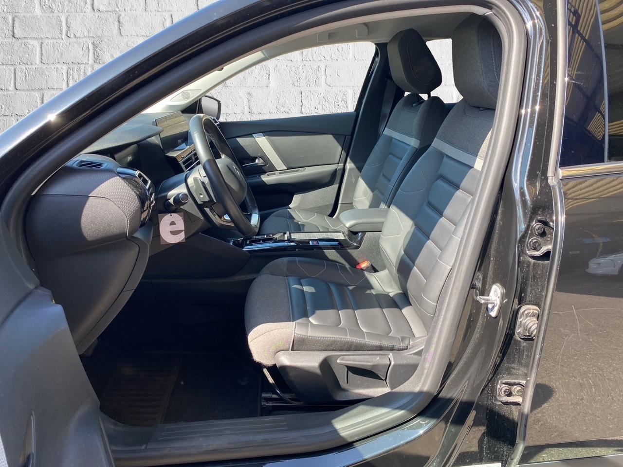 CITROEN C4 1.2 PureTech Shine-image-8
