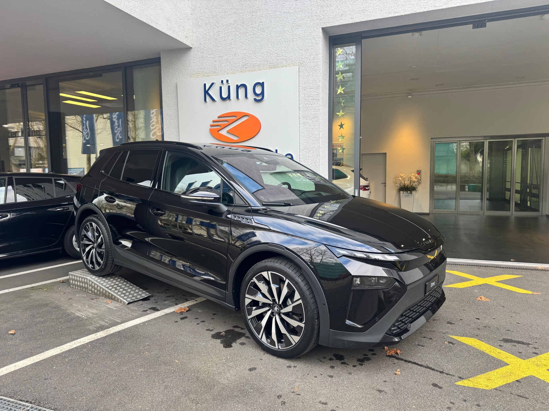 SKODA Elroq 85x Sportline 4x4-image-0