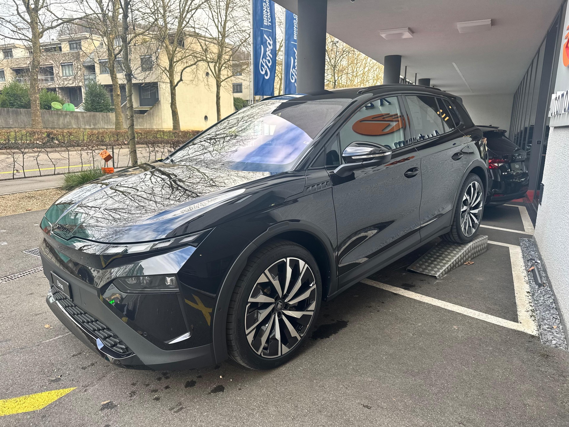 SKODA Elroq 85x Sportline 4x4-image-4