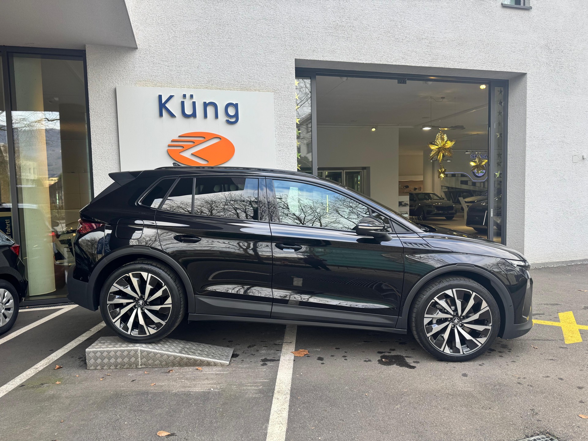 SKODA Elroq 85x Sportline 4x4-image-1