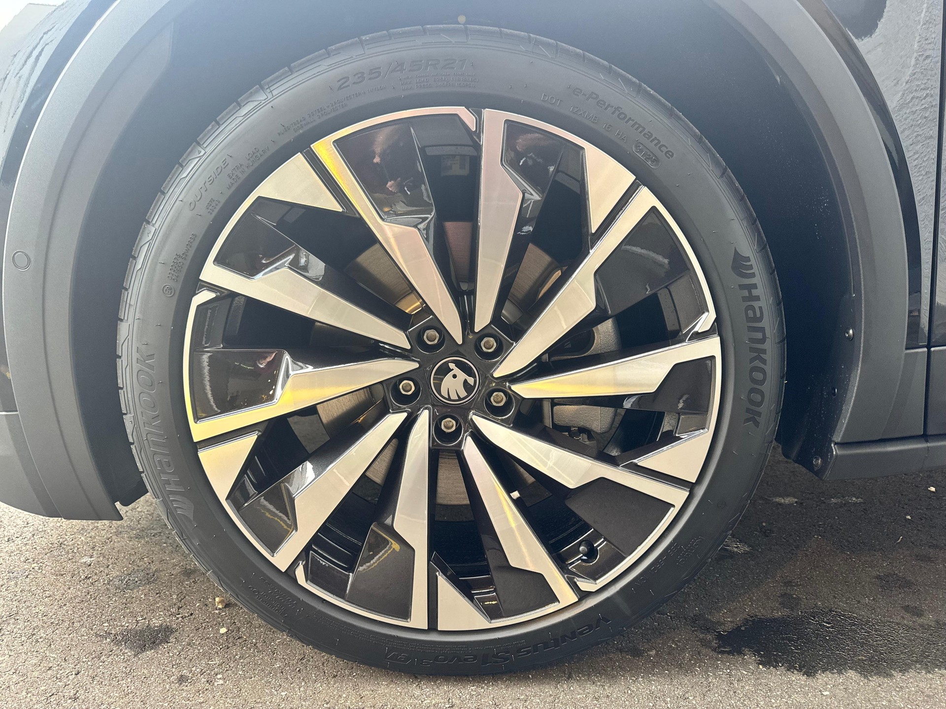 SKODA Elroq 85x Sportline 4x4-image-14