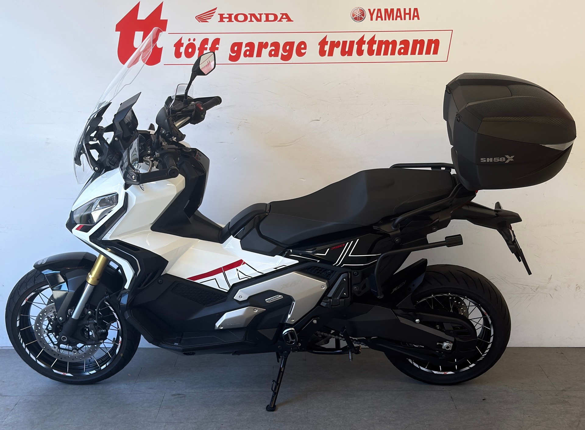 HONDA X-ADV 750-showroom-element-1