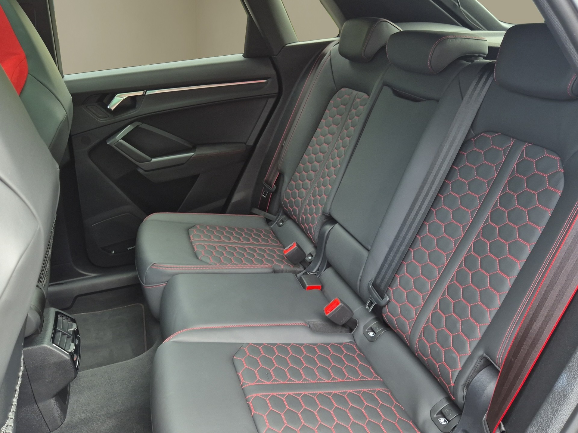 AUDI RS Q3 2.5 TFSI quattro S tronic-image-15
