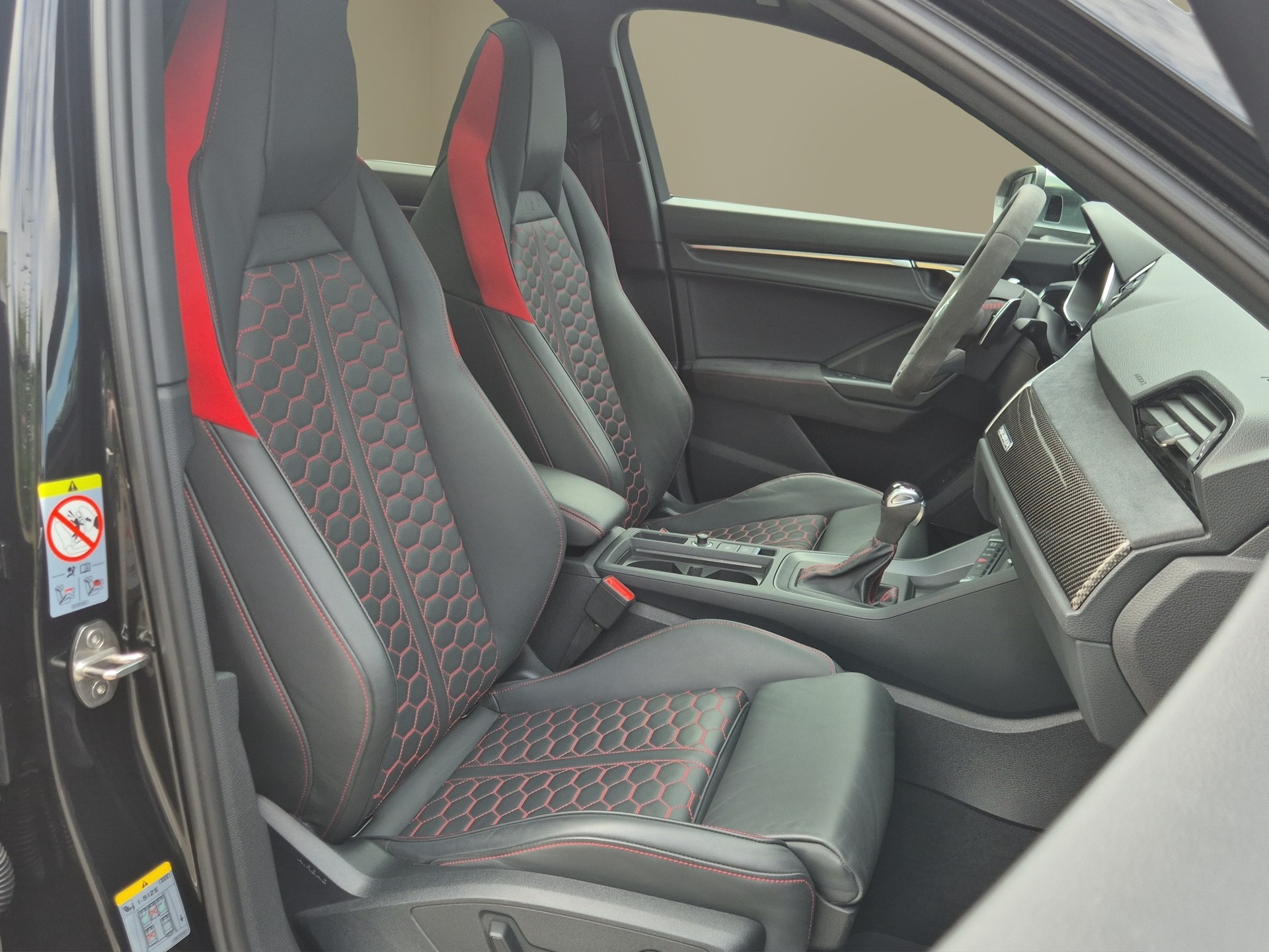 AUDI RS Q3 2.5 TFSI quattro S tronic-image-16