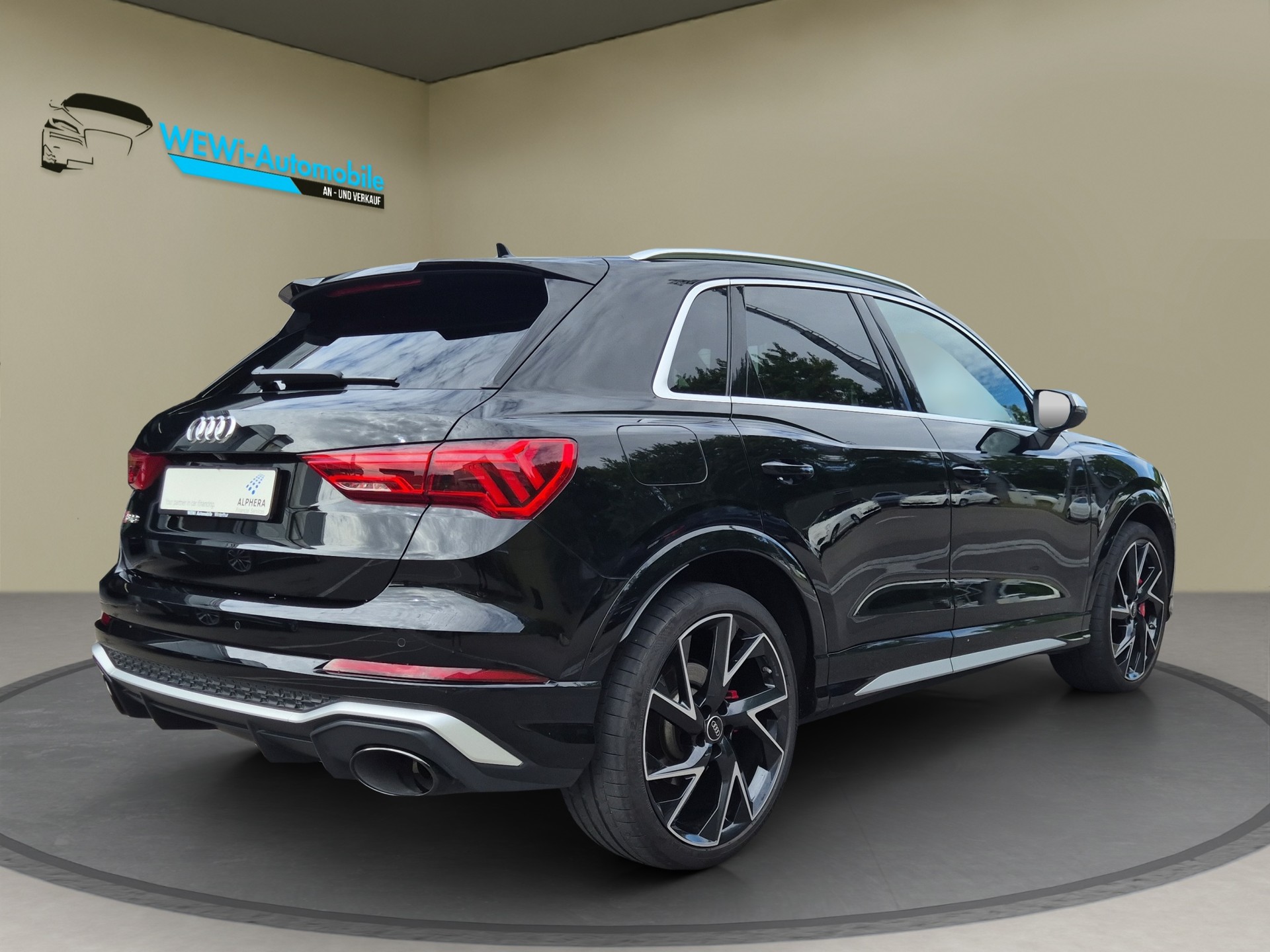 AUDI RS Q3 2.5 TFSI quattro S tronic-image-4