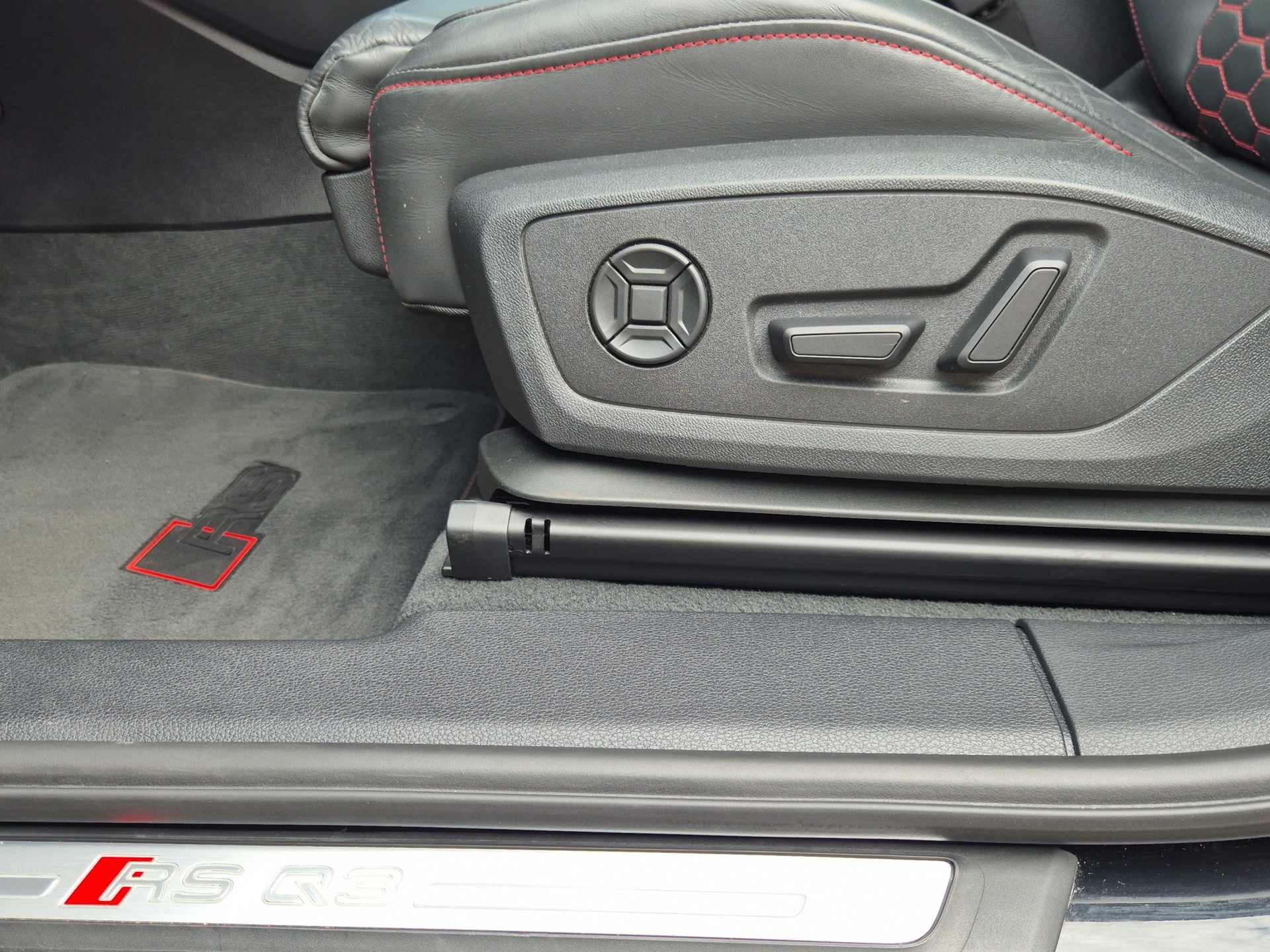 AUDI RS Q3 2.5 TFSI quattro S tronic-image-9