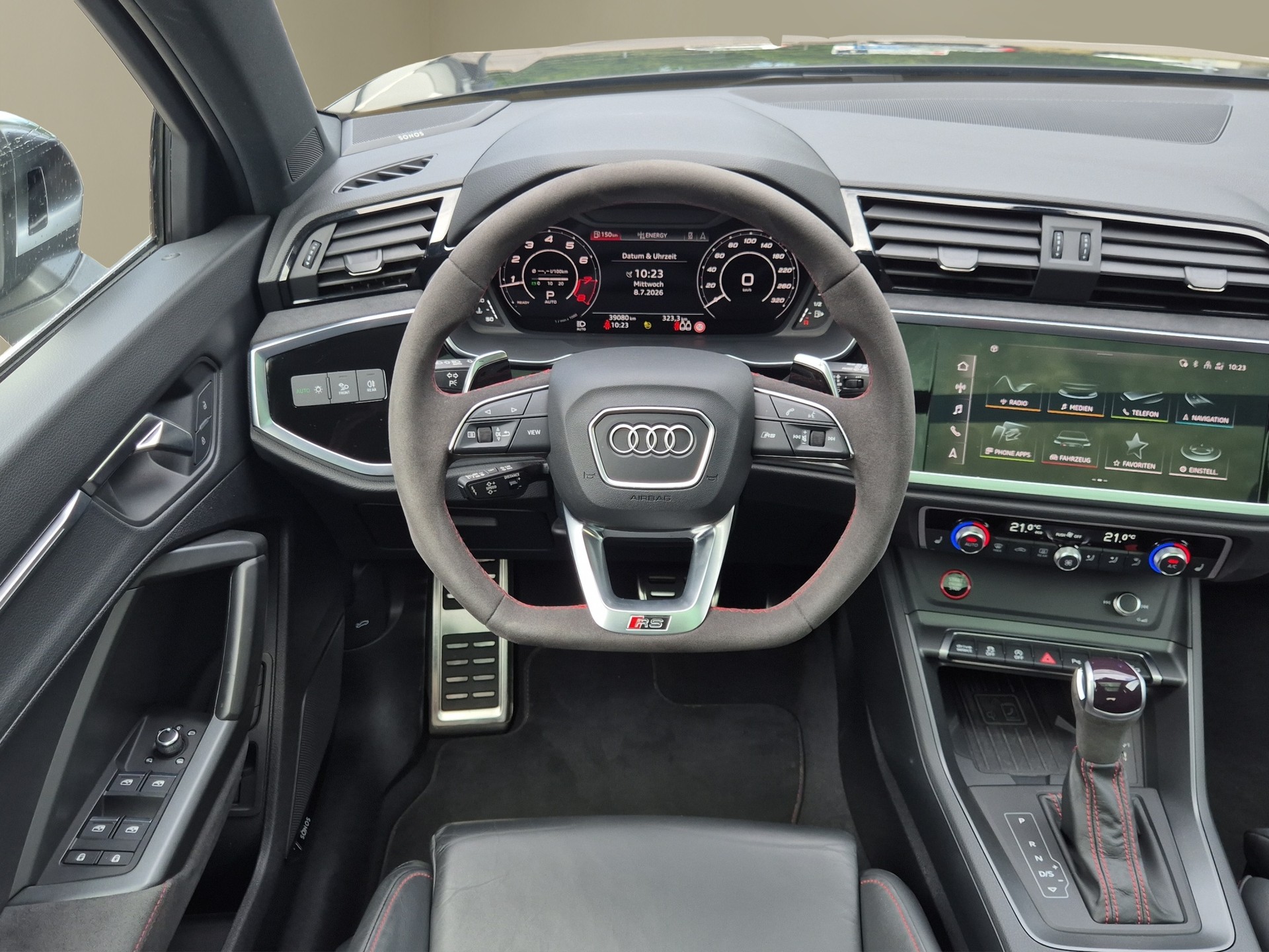 AUDI RS Q3 2.5 TFSI quattro S tronic-image-11