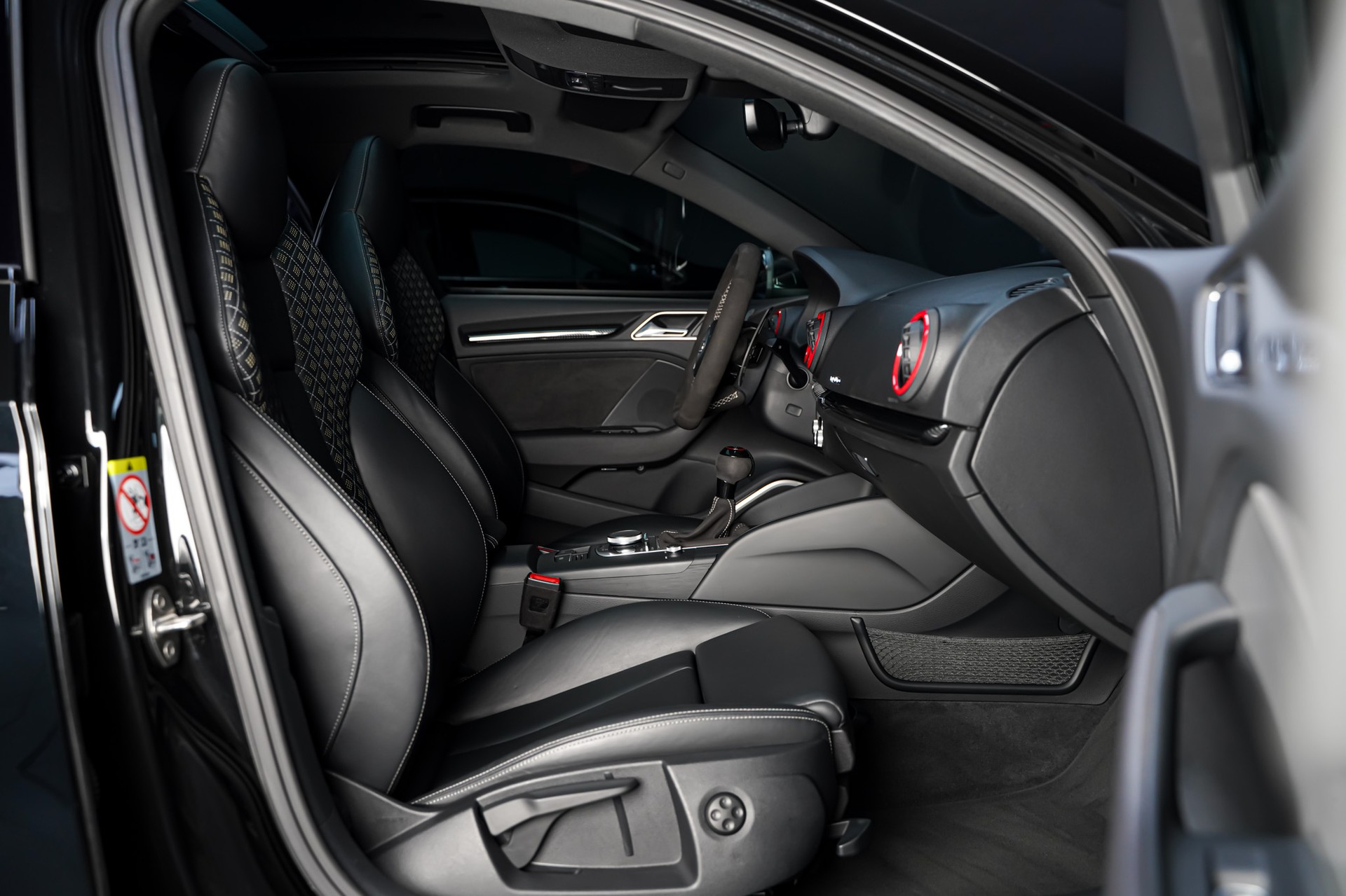 AUDI RS3 Limousine 2.5 TSI quattro S-tronic-image-17