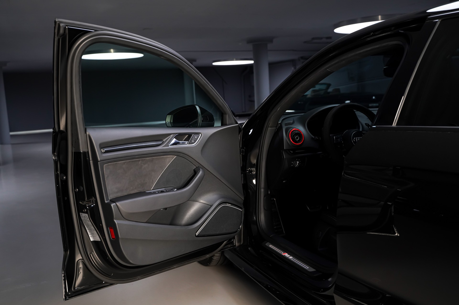 AUDI RS3 Limousine 2.5 TSI quattro S-tronic-image-7
