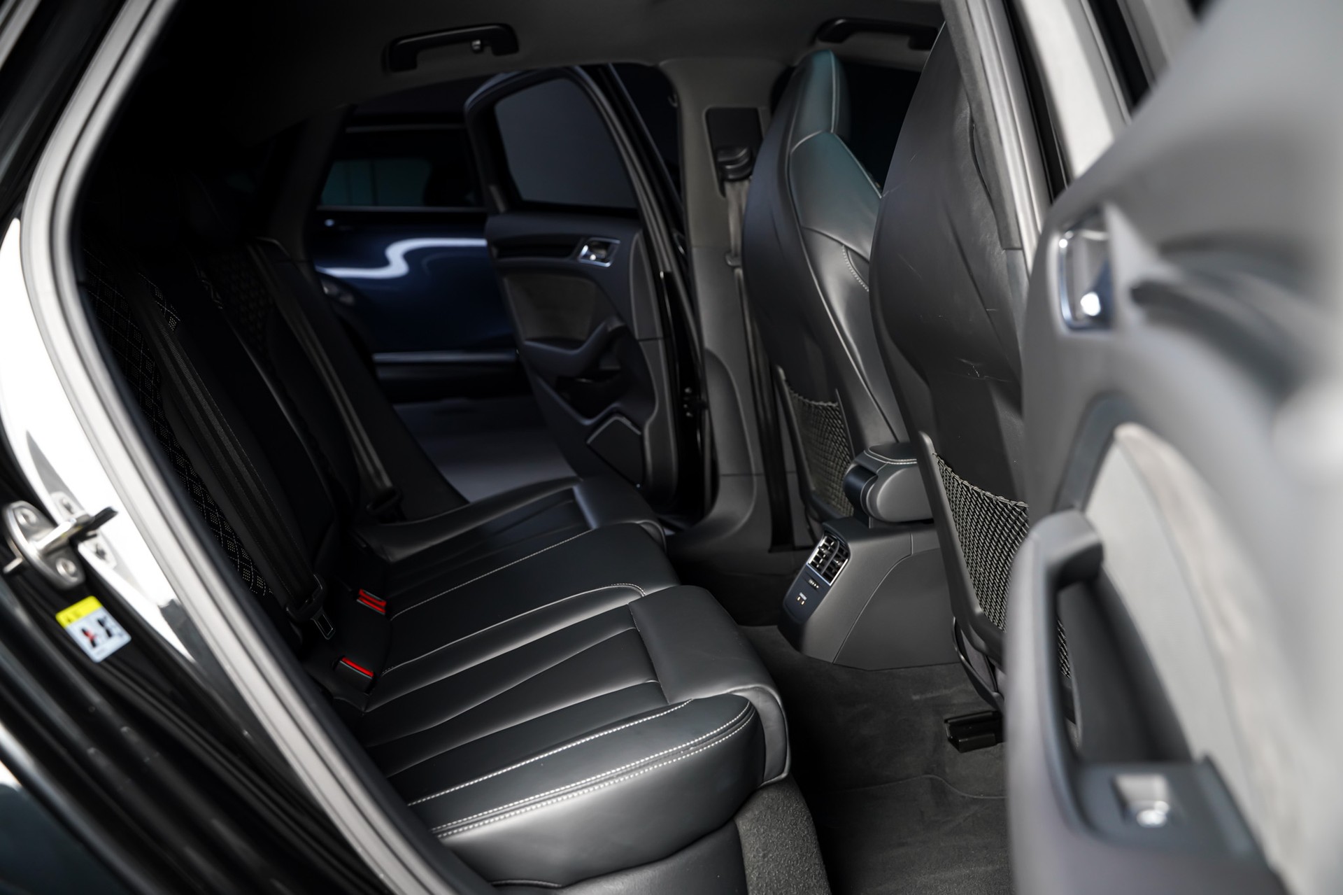 AUDI RS3 Limousine 2.5 TSI quattro S-tronic-image-15
