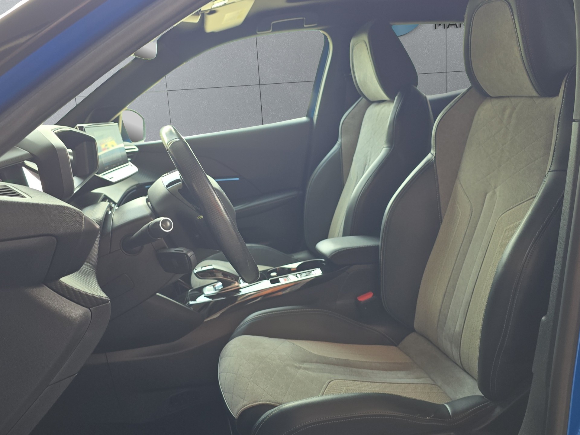 PEUGEOT 2008 e-GT-image-16