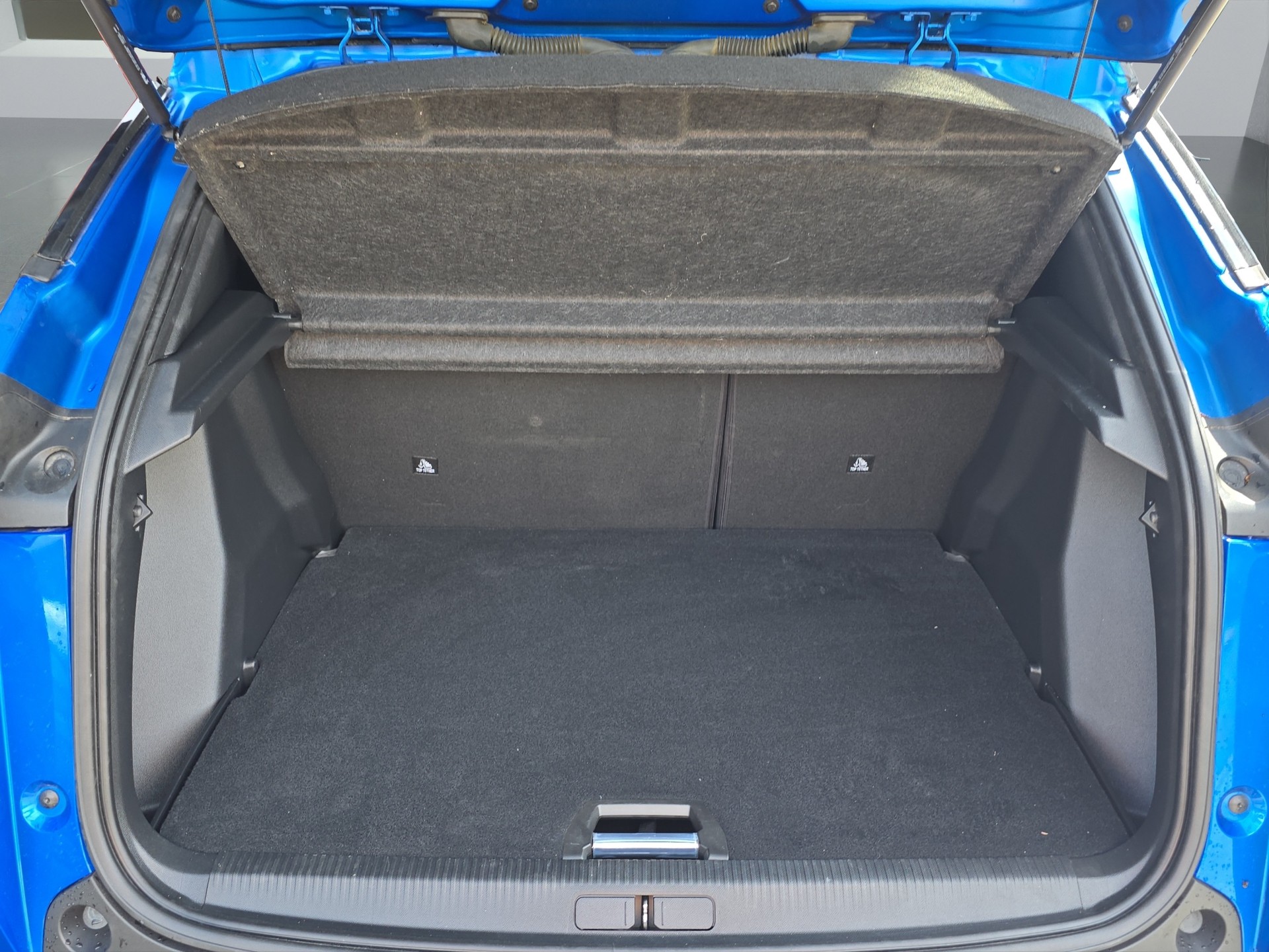 PEUGEOT 2008 e-GT-image-19