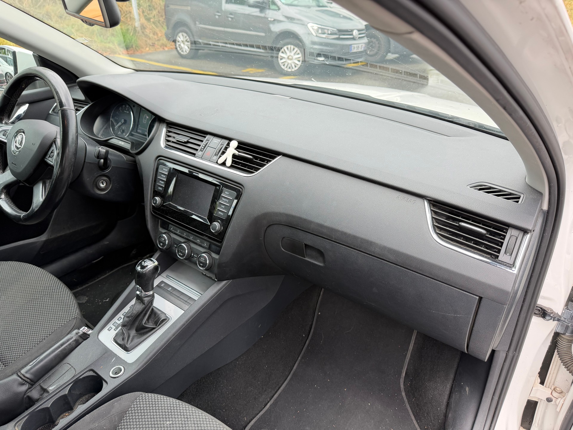 SKODA Octavia Combi 2.0 TDI Ambition DSG-image-5