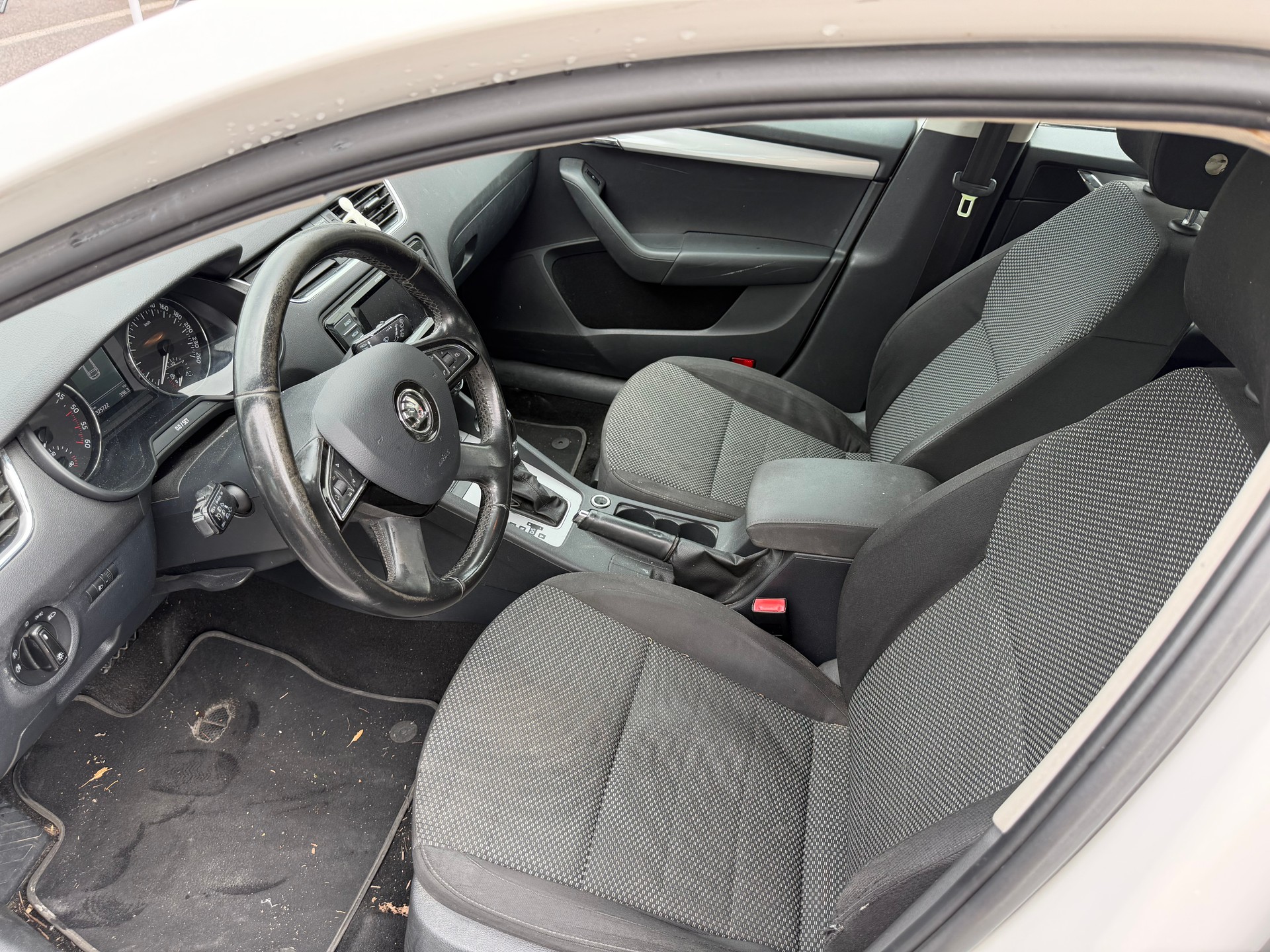 SKODA Octavia Combi 2.0 TDI Ambition DSG-image-7