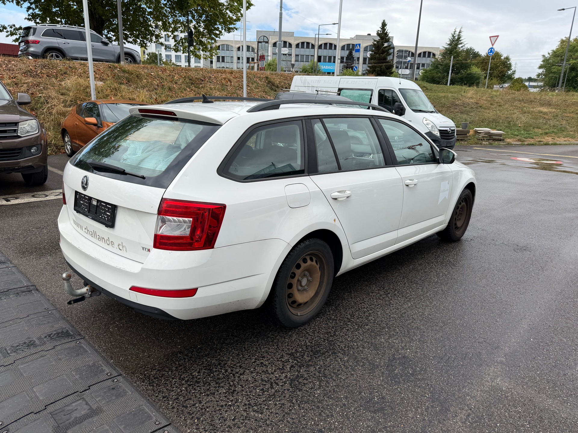 SKODA Octavia Combi 2.0 TDI Ambition DSG-image-2