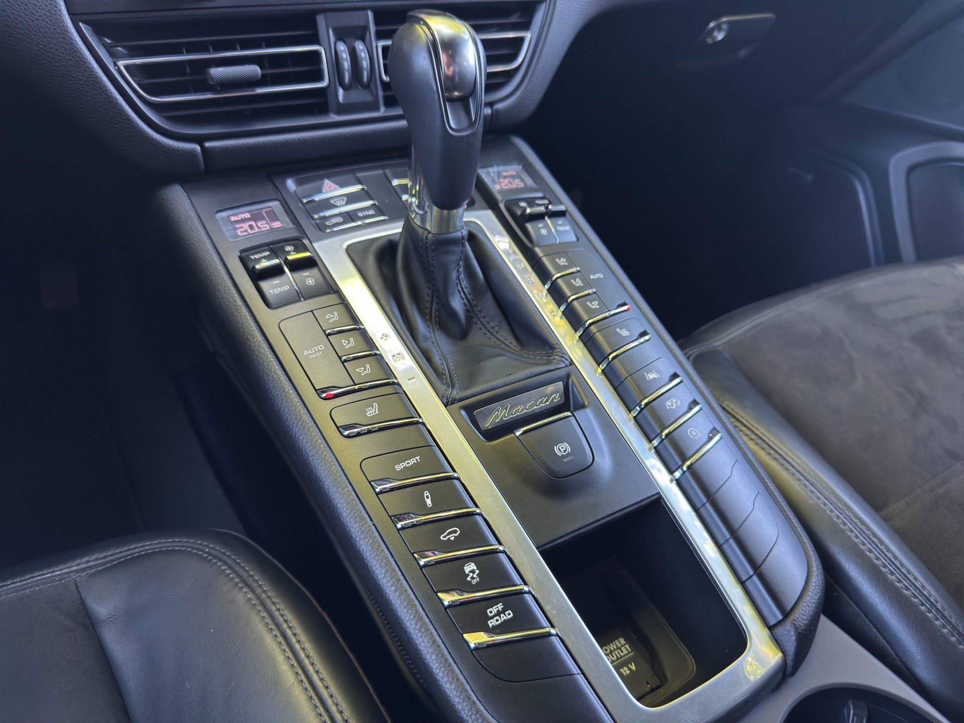 PORSCHE Macan GTS PDK-image-12