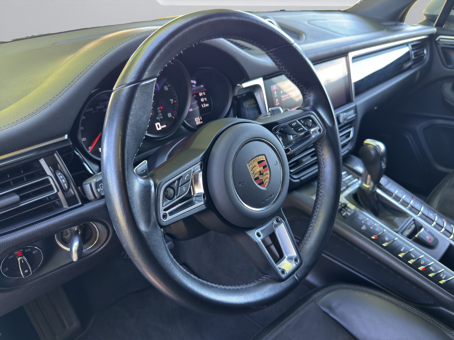PORSCHE Macan GTS PDK-image-9