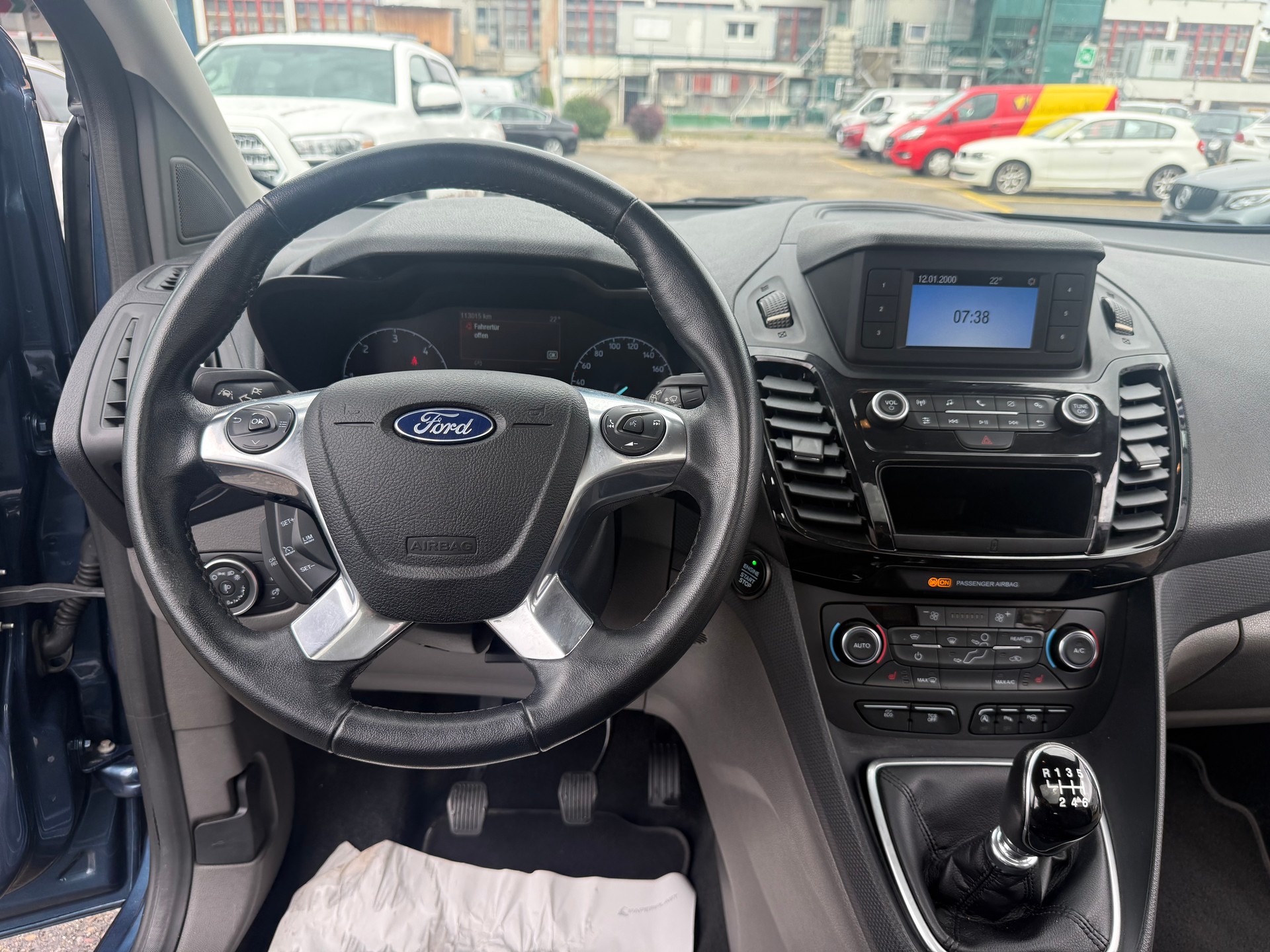 FORD Grand Tourneo Connect 1.5 EcoBlue Titanium-image-2