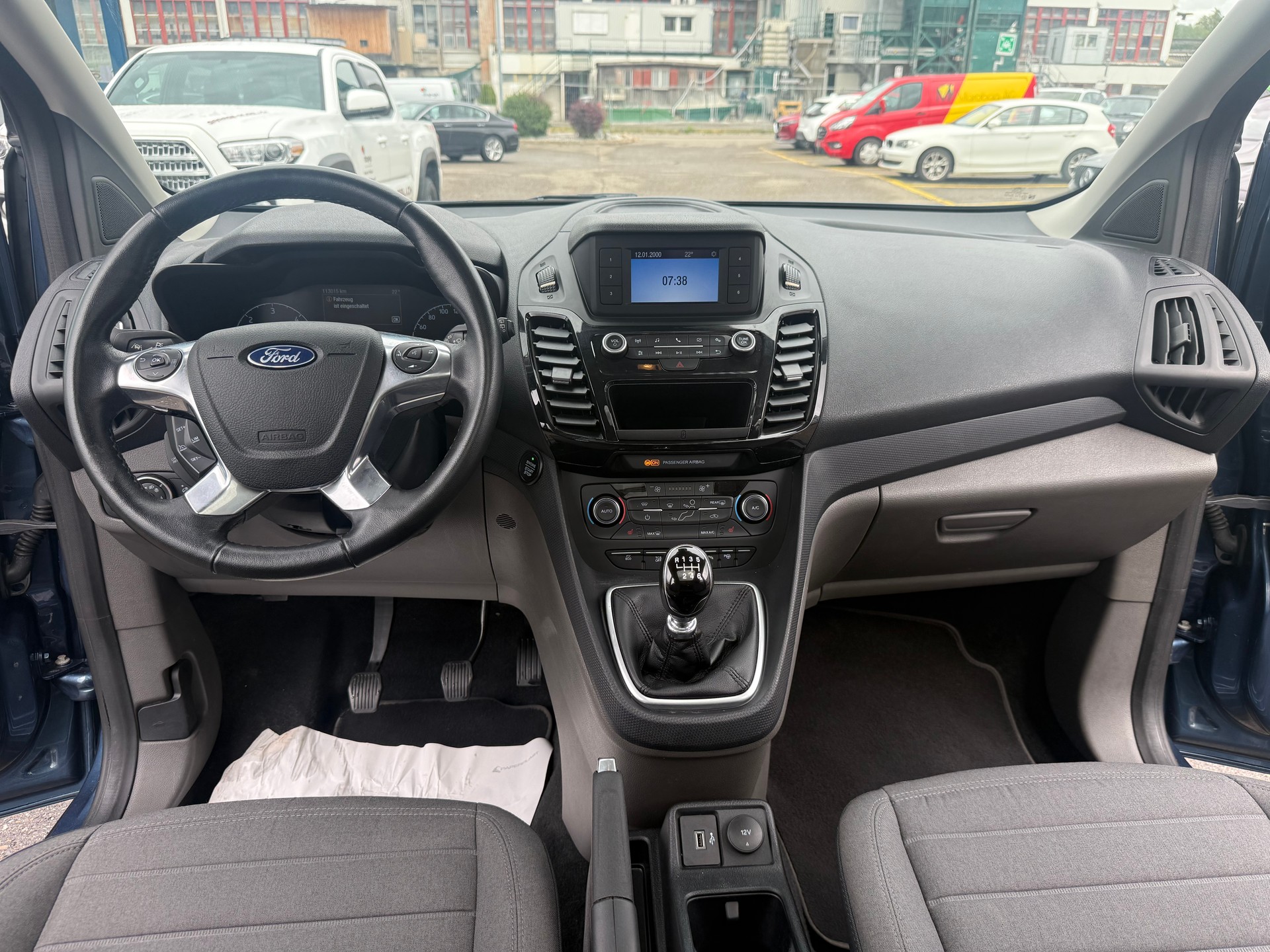 FORD Grand Tourneo Connect 1.5 EcoBlue Titanium-image-3