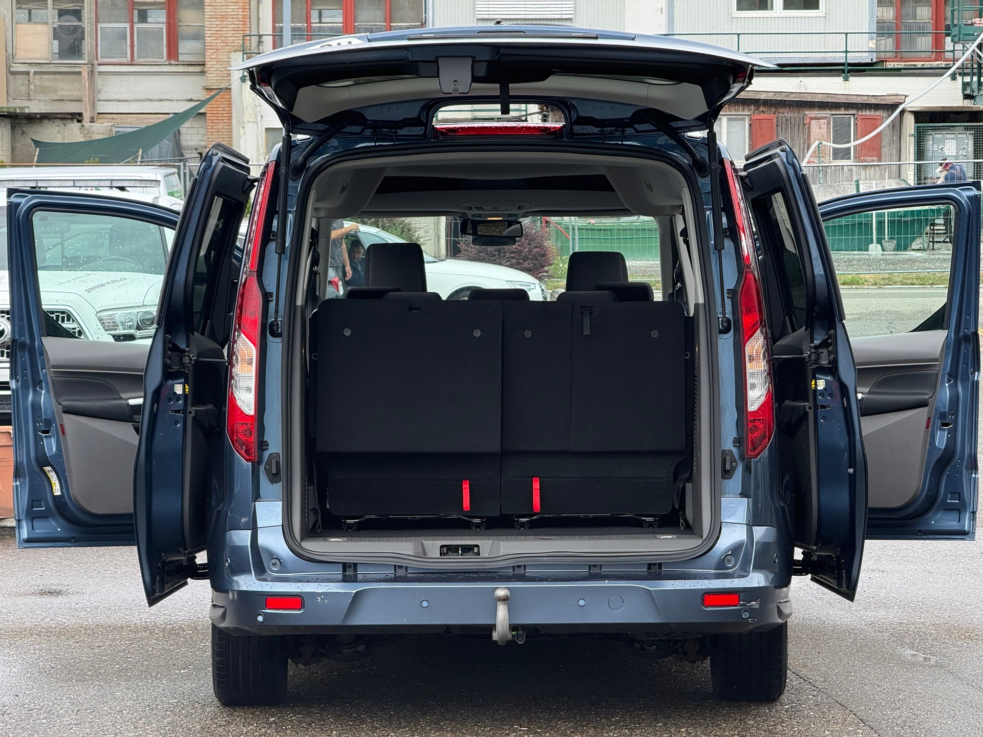 FORD Grand Tourneo Connect 1.5 EcoBlue Titanium-image-10