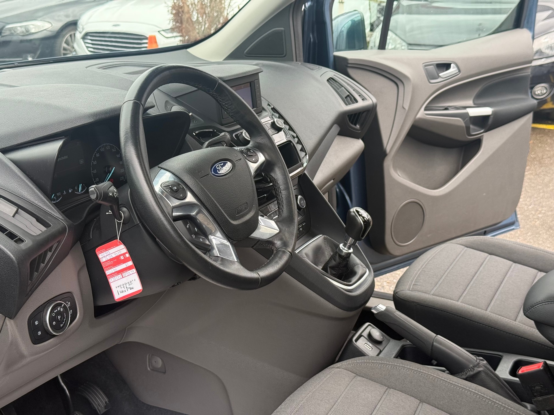 FORD Grand Tourneo Connect 1.5 EcoBlue Titanium-image-6